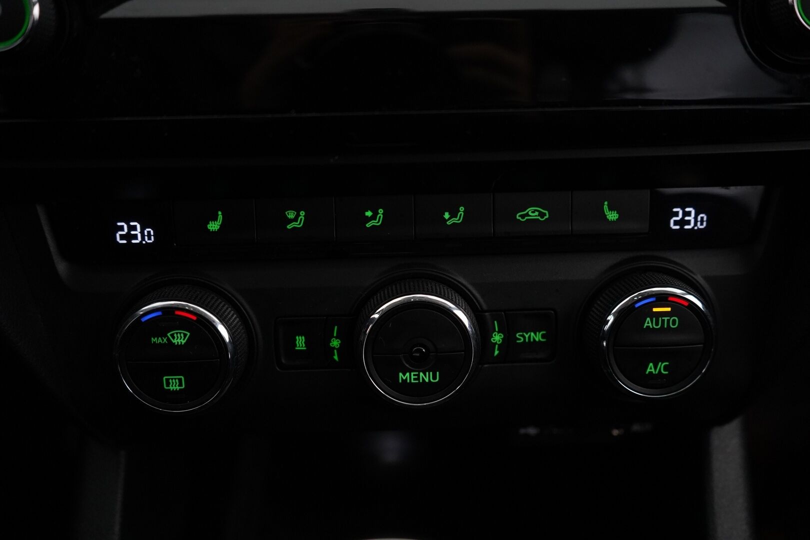 Skoda Octavia 2016 Combi 2,0 TDI 184 4x4 Scout DSG Autom. / Webasto / Vakkari / Bluetooth / P. tutkat / Koukku - 2x Skodan aluvanteet / Siisti yksilö / Hyvin pidetty - HULLUT AVAJAISHULINAT KORKOTARJOUS 3,29 %