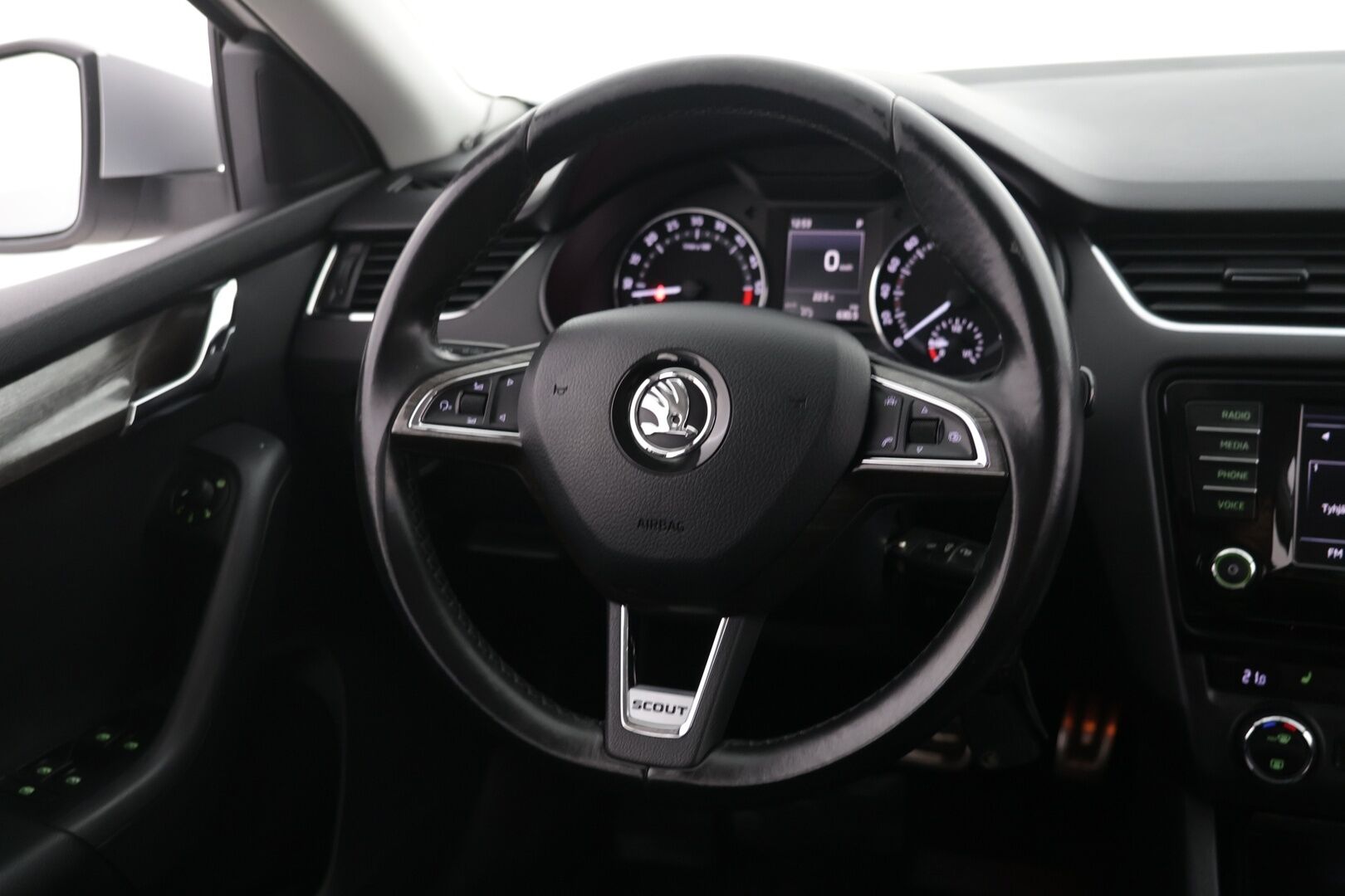 Skoda Octavia 2016 Combi 2,0 TDI 184 4x4 Scout DSG Autom. - Webasto | Vakkari | Bluetooth | P. tutkat | Koukku
