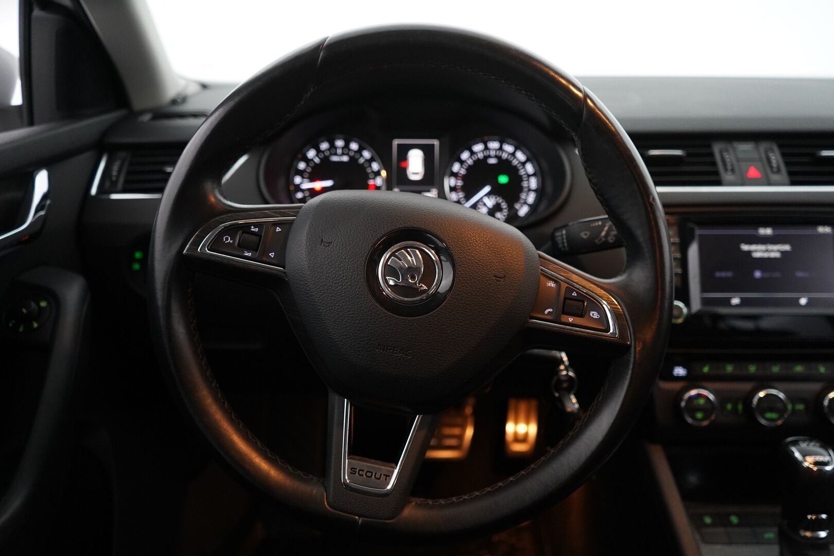 Skoda Octavia 2016 Combi 2,0 TDI 184 4x4 Scout DSG Autom. / Webasto / Vakkari / Bluetooth / P. tutkat / Koukku - 2x Skodan aluvanteet / Siisti yksilö / Hyvin pidetty - HULLUT AVAJAISHULINAT KORKOTARJOUS 3,29 %