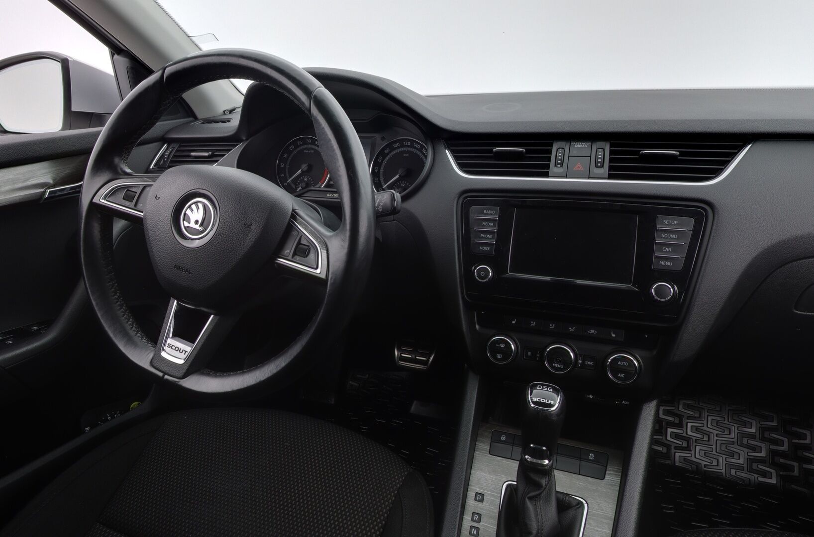 Skoda Octavia 2016 Combi 2,0 TDI 184 4x4 Scout DSG Autom. / Webasto / Vakkari / Bluetooth / P. tutkat / Koukku - 2x Skodan aluvanteet / Siisti yksilö / Hyvin pidetty - HULLUT AVAJAISHULINAT KORKOTARJOUS 3,29 %