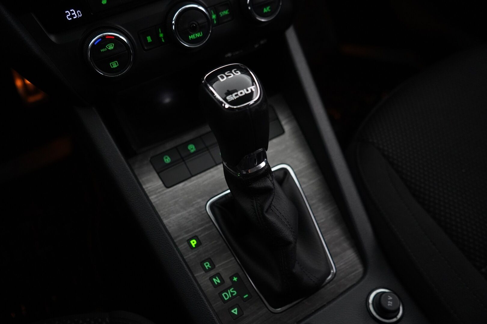 Skoda Octavia 2016 Combi 2,0 TDI 184 4x4 Scout DSG Autom. / Webasto / Vakkari / Bluetooth / P. tutkat / Koukku - 2x Skodan aluvanteet / Siisti yksilö / Hyvin pidetty - HULLUT AVAJAISHULINAT KORKOTARJOUS 3,29 %