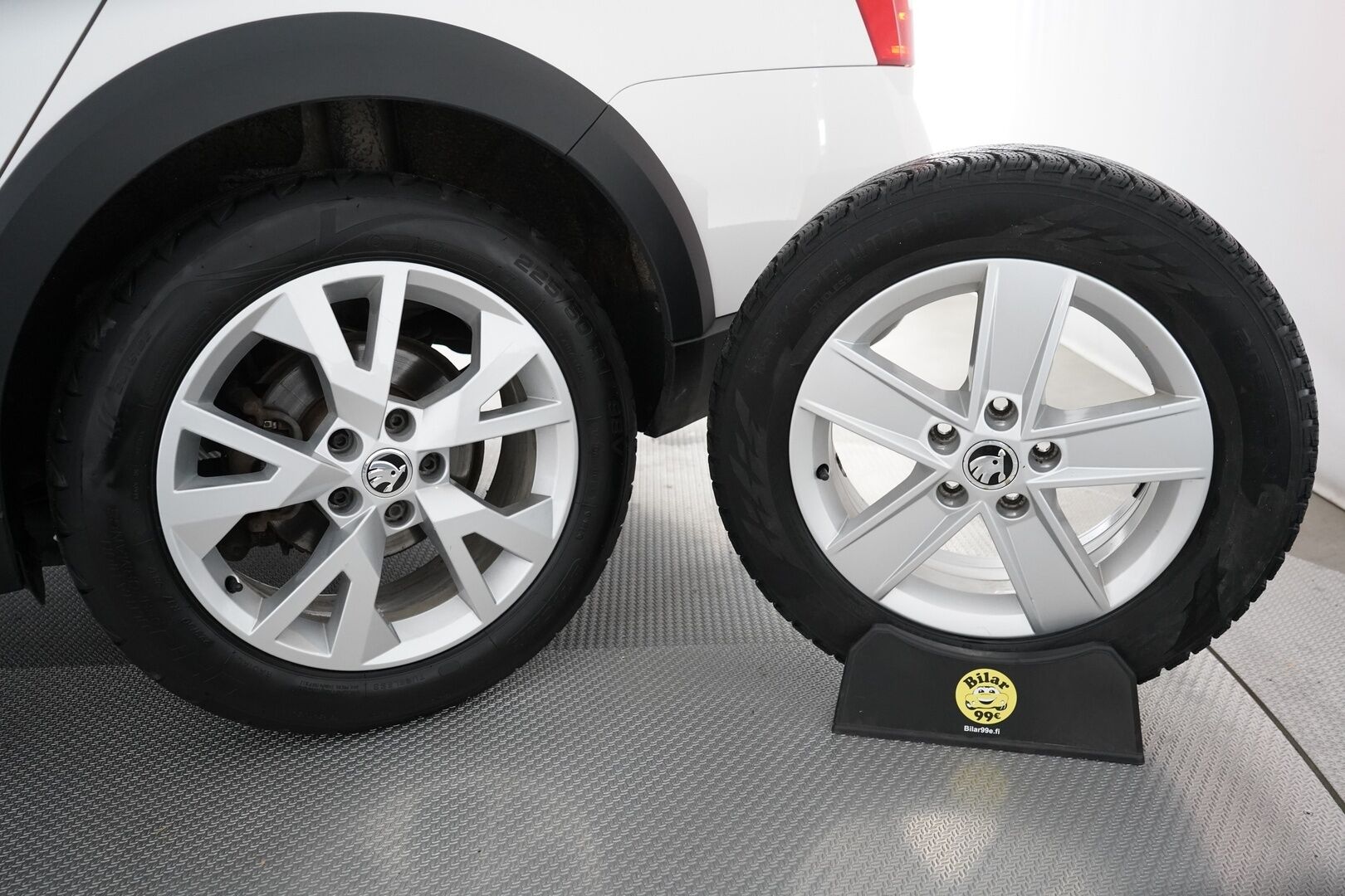 Skoda Octavia 2016 Combi 2,0 TDI 184 4x4 Scout DSG Autom. / Webasto / Vakkari / Bluetooth / P. tutkat / Koukku - 2x Skodan aluvanteet / Siisti yksilö / Hyvin pidetty - HULLUT AVAJAISHULINAT KORKOTARJOUS 3,29 %