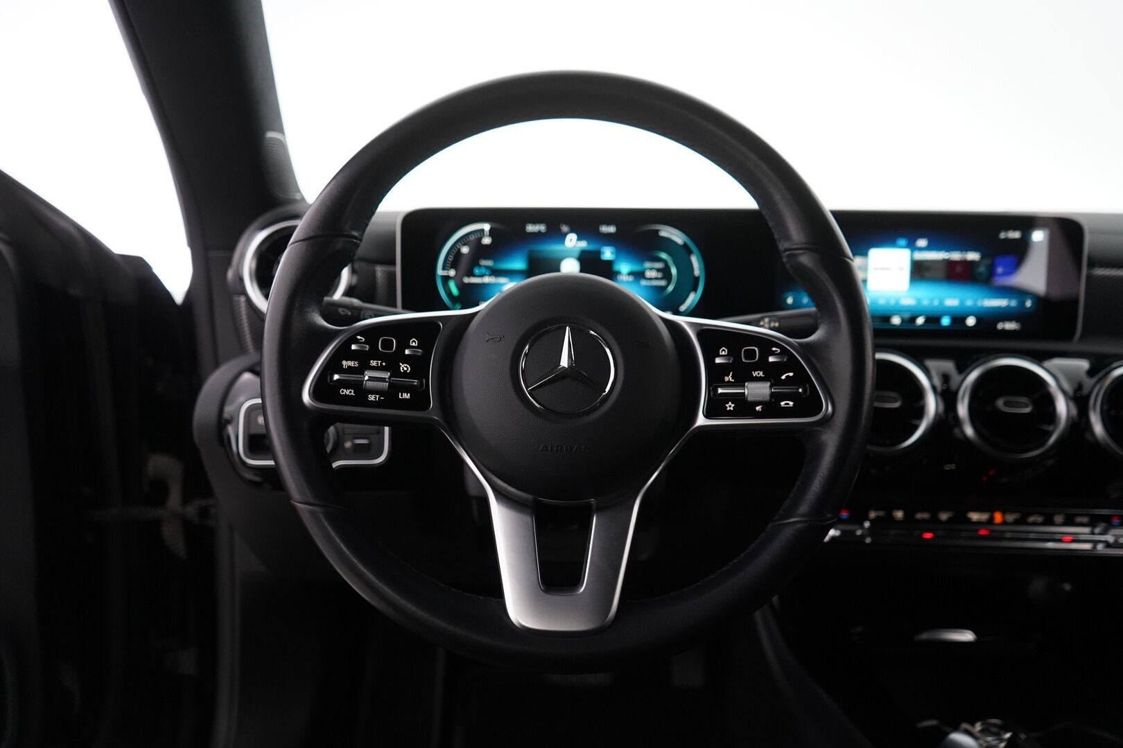 Mercedes-Benz CLA 2020 200 d 4MATIC A Shooting Brake Business Progressive * Vakkari / Kamera / Lohko / Koukku / Tutkat * - Kahdet Mercedeksen vanteet / Merkkihuollettu 