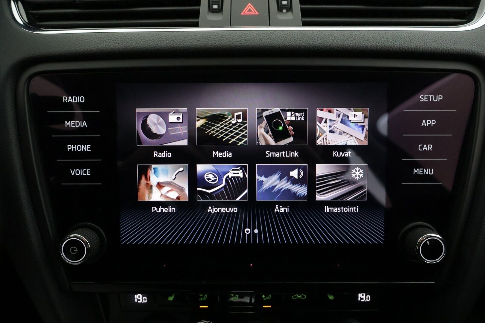 Skoda Octavia 2020 Combi 2,0 TDI 184 4x4 Ambition BusinessLine DSG * Webasto / Koukku / LED-lisävalo / Vakkari / P.Tutkat / Ratinlämmitys * - Suomi-auto / Kahdet renkaat