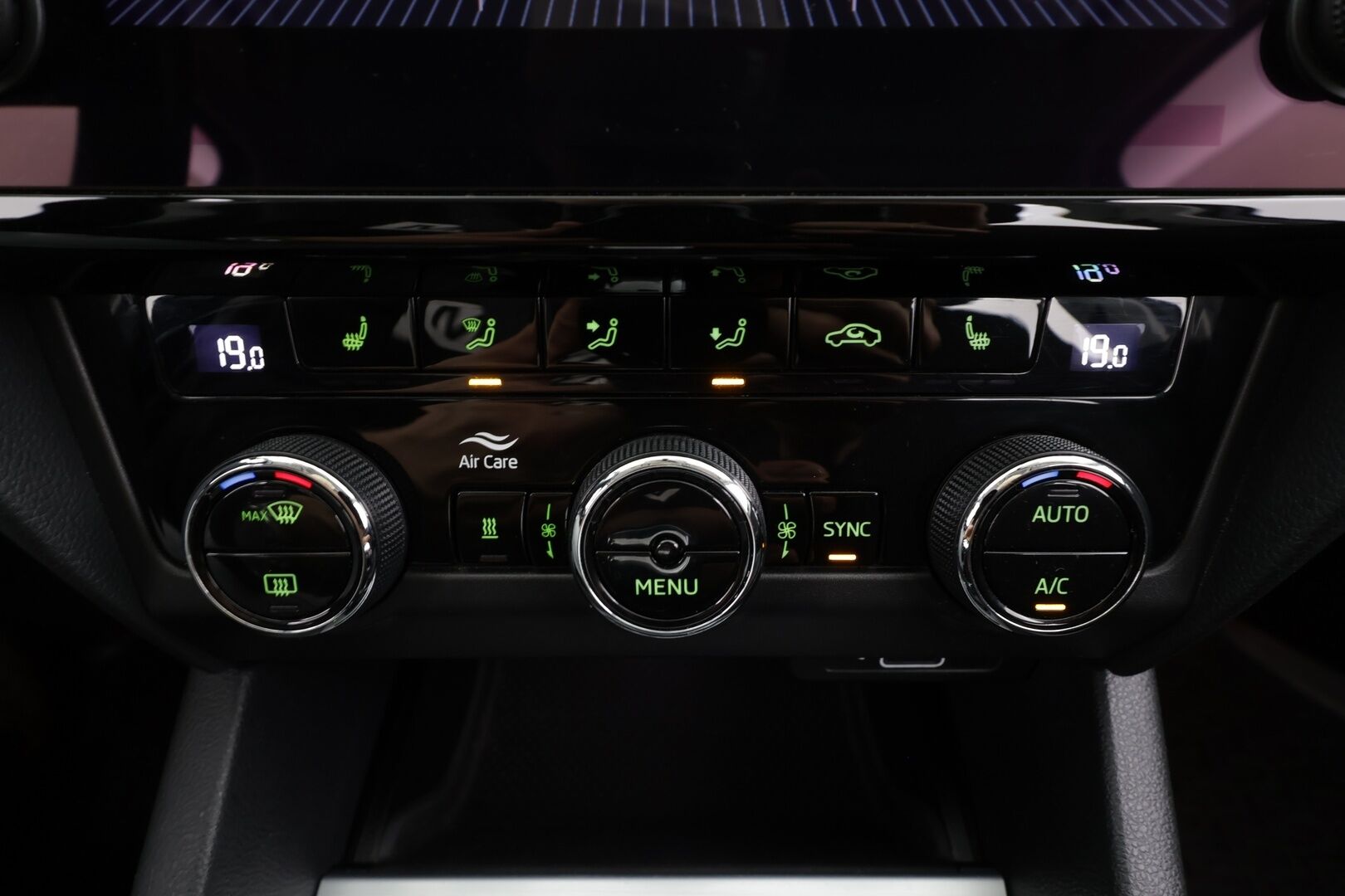 Skoda Octavia 2020 Combi 2,0 TDI 184 4x4 Ambition BusinessLine DSG * Webasto / Koukku / LED-lisävalo / Vakkari / P.Tutkat / Ratinlämmitys * - Suomi-auto / Kahdet renkaat