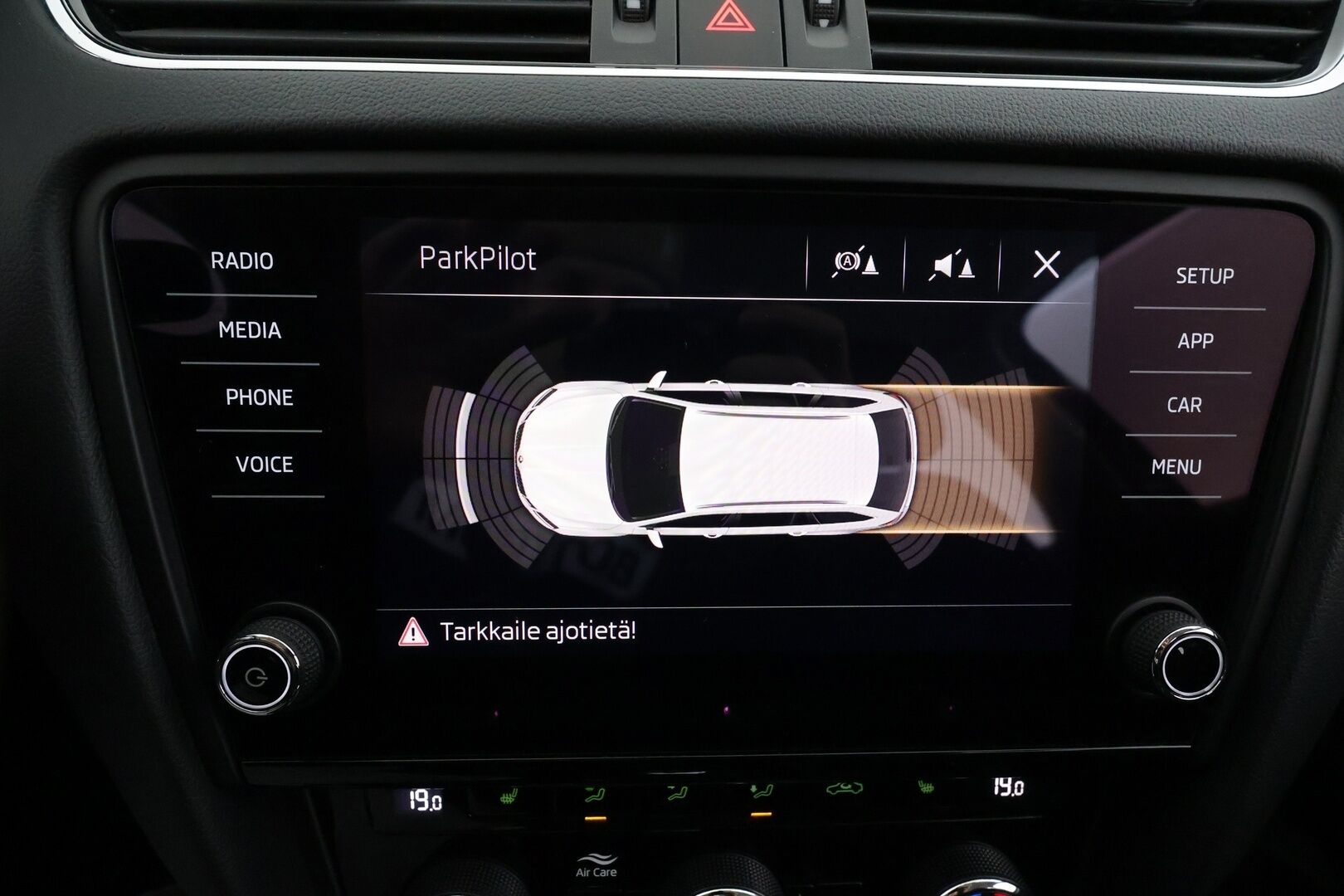 Skoda Octavia 2020 Combi 2,0 TDI 184 4x4 Ambition BusinessLine DSG * Webasto / Koukku / LED-lisävalo / Vakkari / P.Tutkat / Ratinlämmitys * - Suomi-auto / Kahdet renkaat