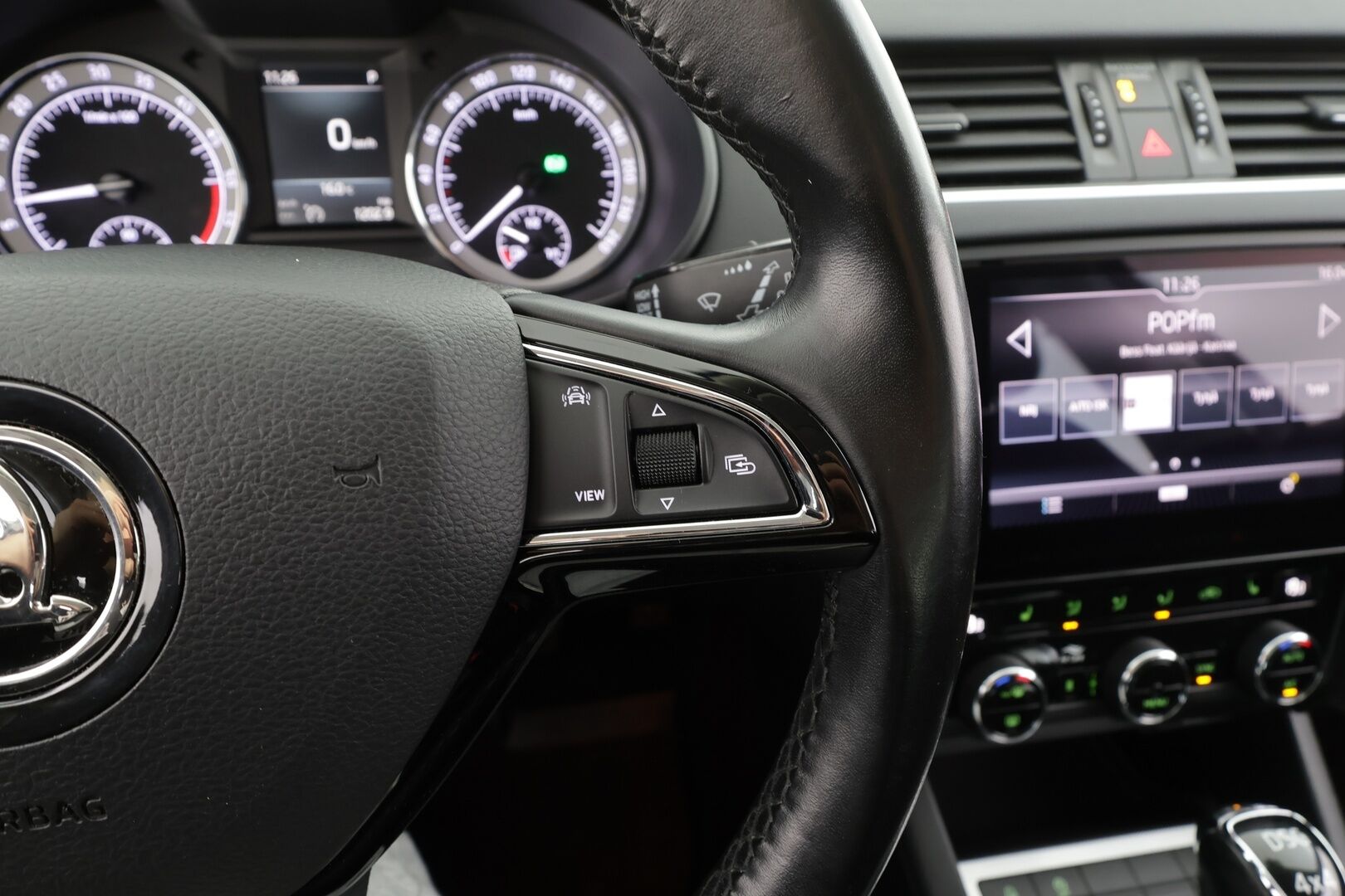 Skoda Octavia 2020 Combi 2,0 TDI 184 4x4 Ambition BusinessLine DSG * Webasto / Koukku / LED-lisävalo / Vakkari / P.Tutkat / Ratinlämmitys * - Suomi-auto / Kahdet renkaat