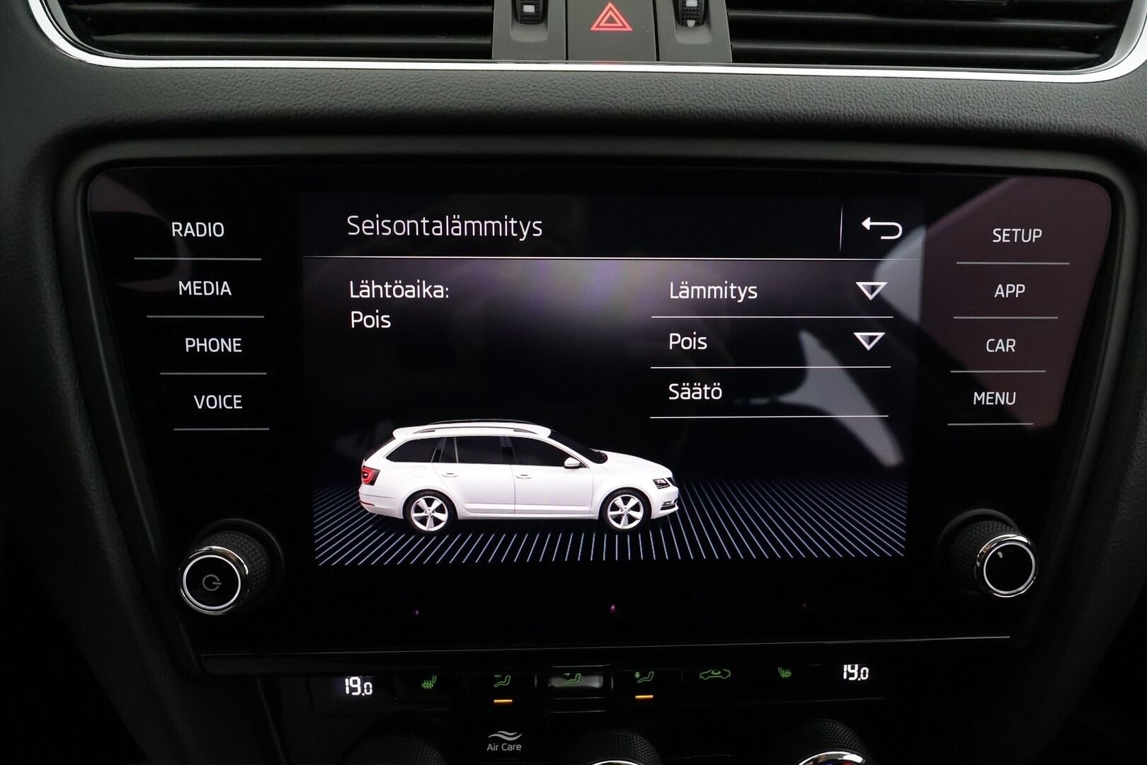 Skoda Octavia 2020 Combi 2,0 TDI 184 4x4 Ambition BusinessLine DSG * Webasto / Koukku / LED-lisävalo / Vakkari / P.Tutkat / Ratinlämmitys * - Suomi-auto / Kahdet renkaat
