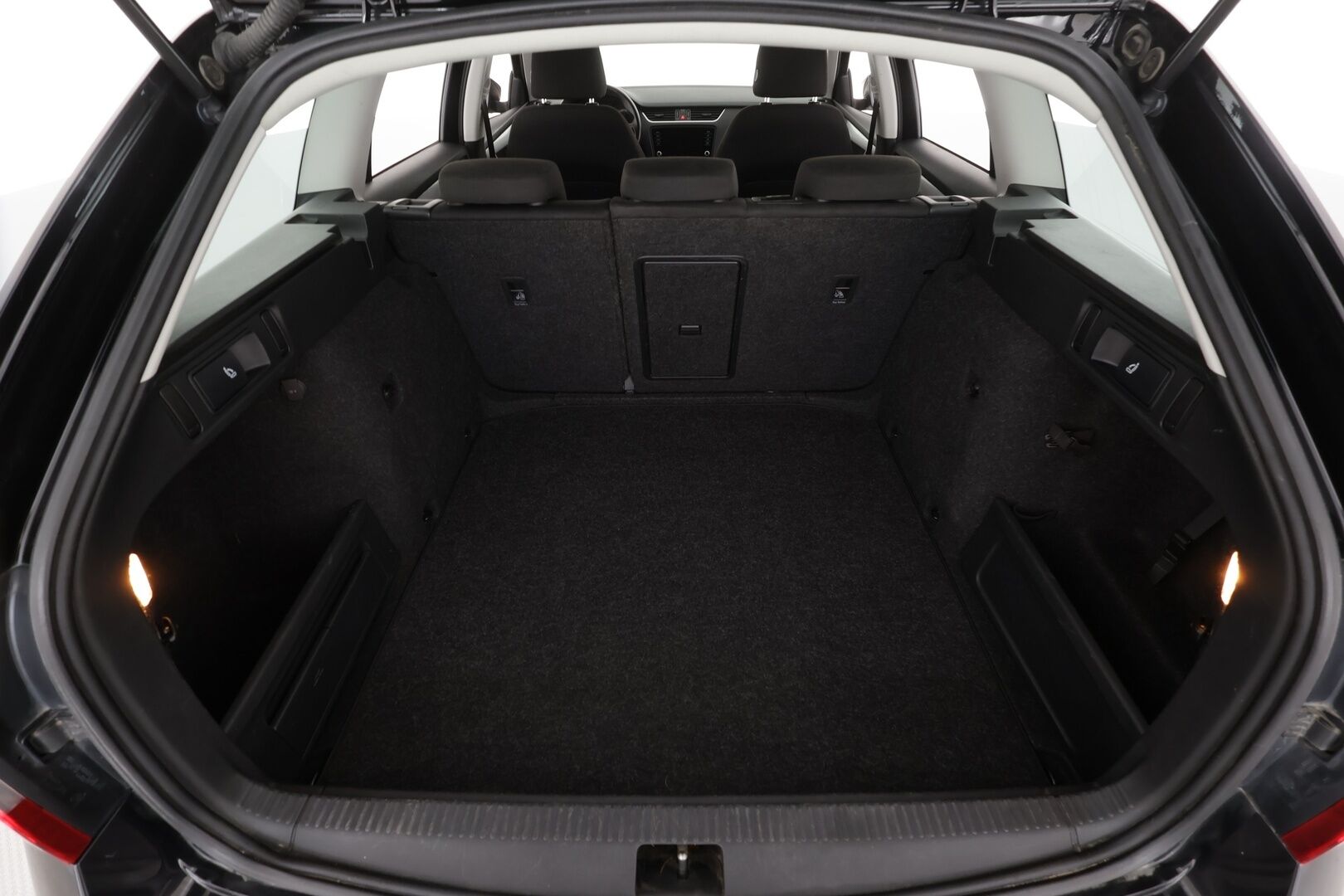 Skoda Octavia 2020 Combi 2,0 TDI 184 4x4 Ambition BusinessLine DSG * Webasto / Koukku / LED-lisävalo / Vakkari / P.Tutkat / Ratinlämmitys * - Suomi-auto / Kahdet renkaat