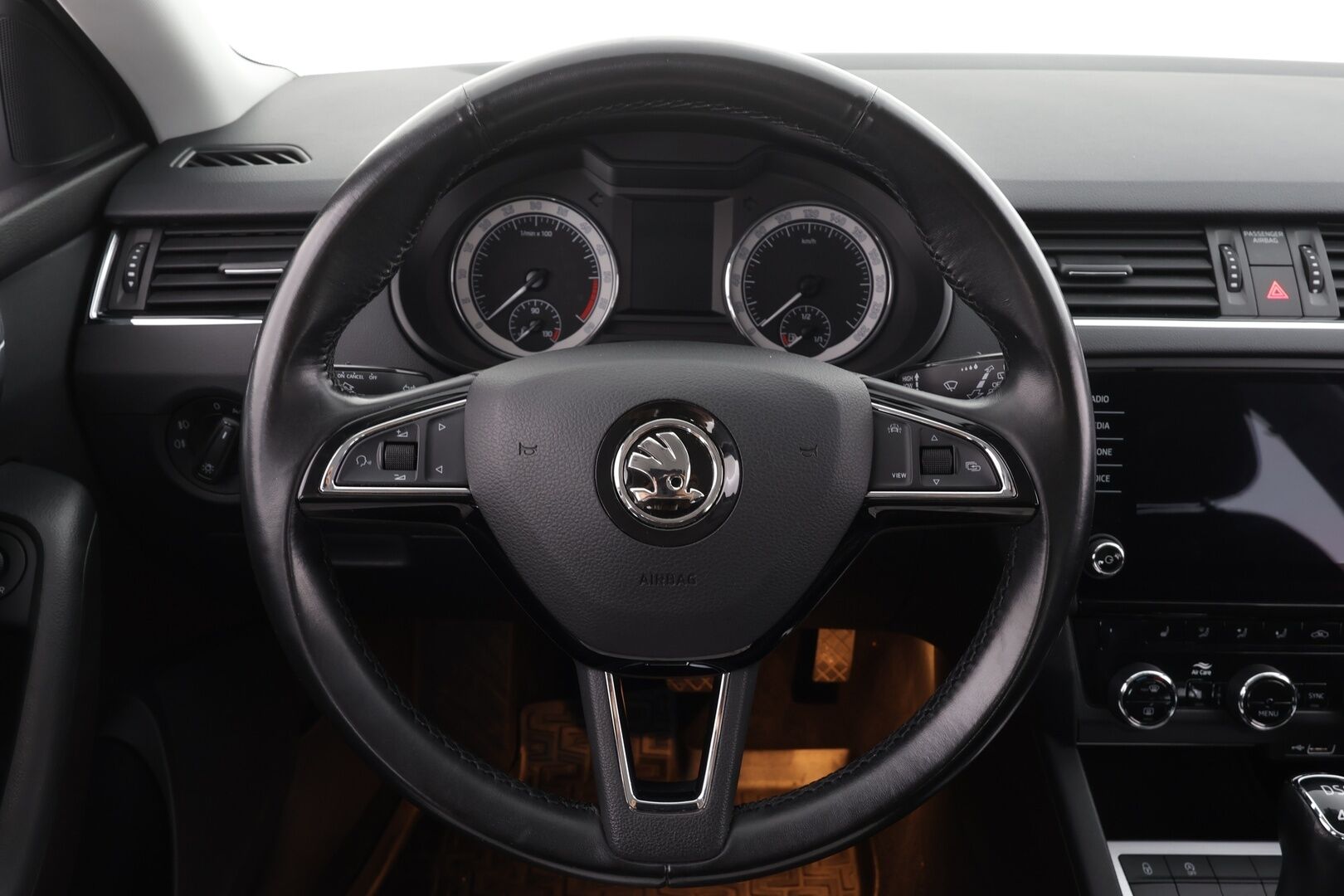 Skoda Octavia 2020 Combi 2,0 TDI 184 4x4 Ambition BusinessLine DSG * Webasto / Koukku / LED-lisävalo / Vakkari / P.Tutkat / Ratinlämmitys * - Suomi-auto / Kahdet renkaat