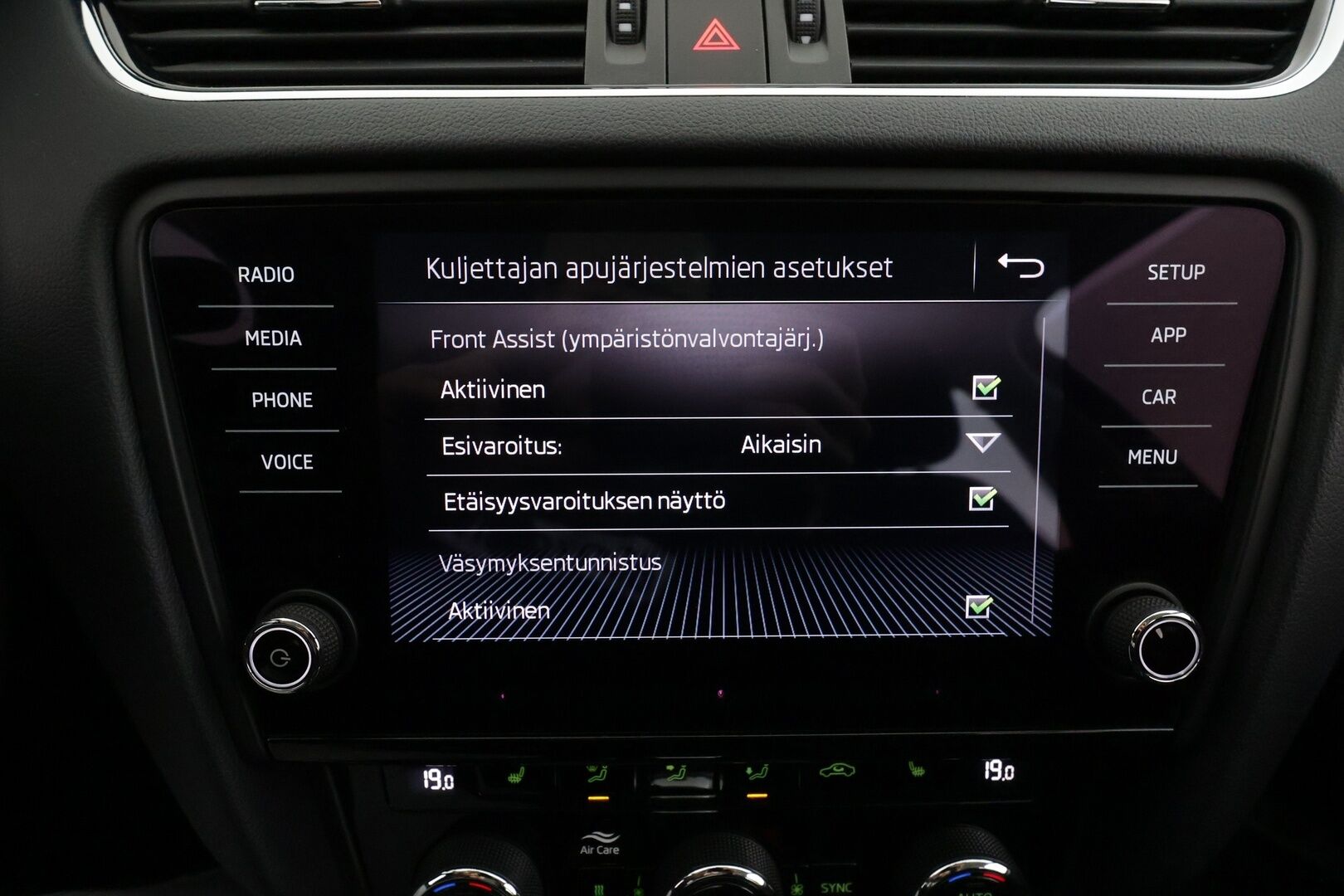 Skoda Octavia 2020 Combi 2,0 TDI 184 4x4 Ambition BusinessLine DSG * Webasto / Koukku / LED-lisävalo / Vakkari / P.Tutkat / Ratinlämmitys * - Suomi-auto / Kahdet renkaat