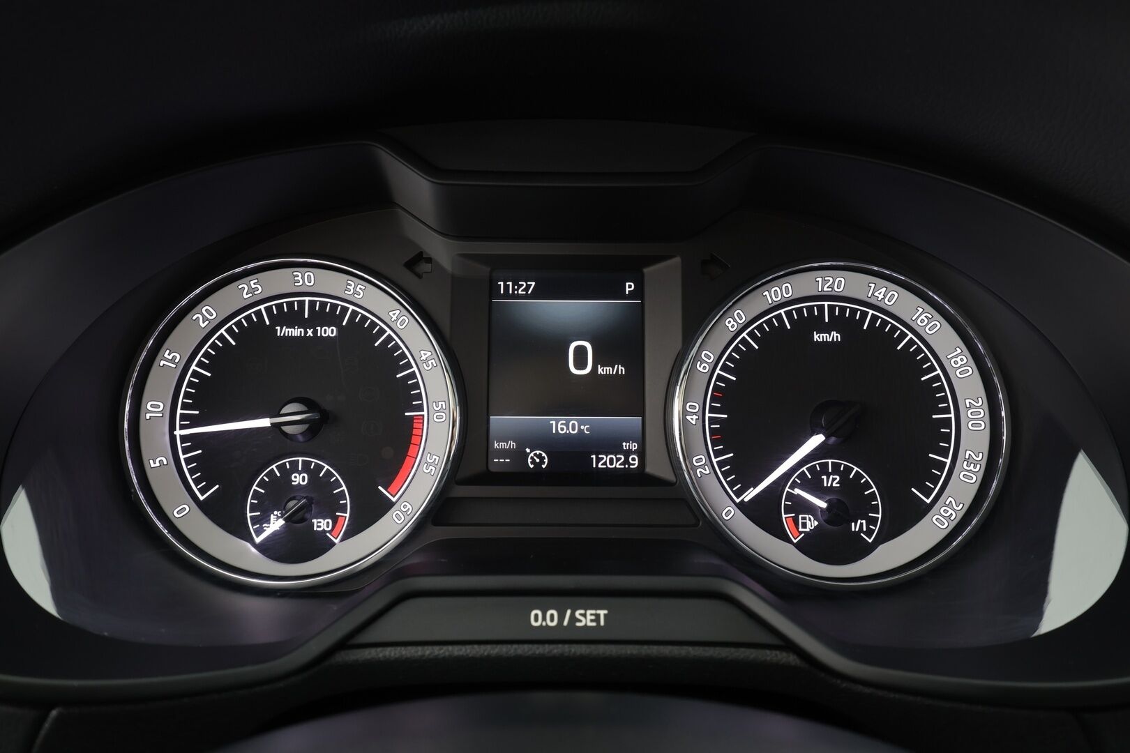 Skoda Octavia 2020 Combi 2,0 TDI 184 4x4 Ambition BusinessLine DSG * Webasto / Koukku / LED-lisävalo / Vakkari / P.Tutkat / Ratinlämmitys * - Suomi-auto / Kahdet renkaat