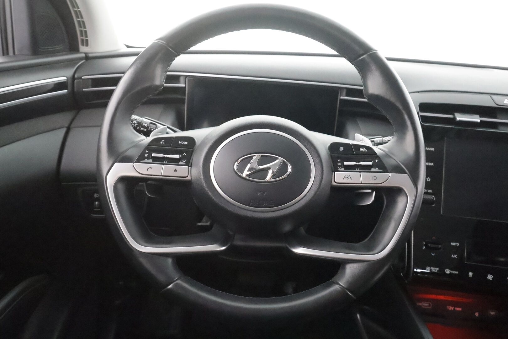 Hyundai Tucson 2022 1,6 T-GDI 230 hv Hybrid 6AT Style - | LED | P.kamera | Keyless | Lane assist | Digimittaristo | Vakkari | Apple & Android | Lämm. ratti | 1-om suomiauto | ALV | 2x renkaat aluin |