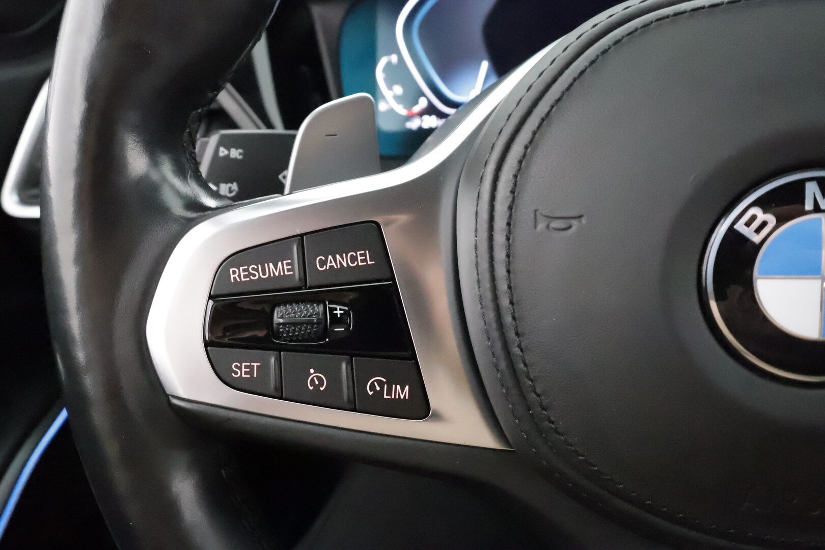 BMW 330 2021 G20 Sedan 330e xDrive A Charged Edition M Sport * Vakkari / P.tutkat / Sporttipenkit / LED / HIFI / Apple&Android * - Merkkihuollettu / Kahdet Renkaat / 1.Om Suomi-Auto 