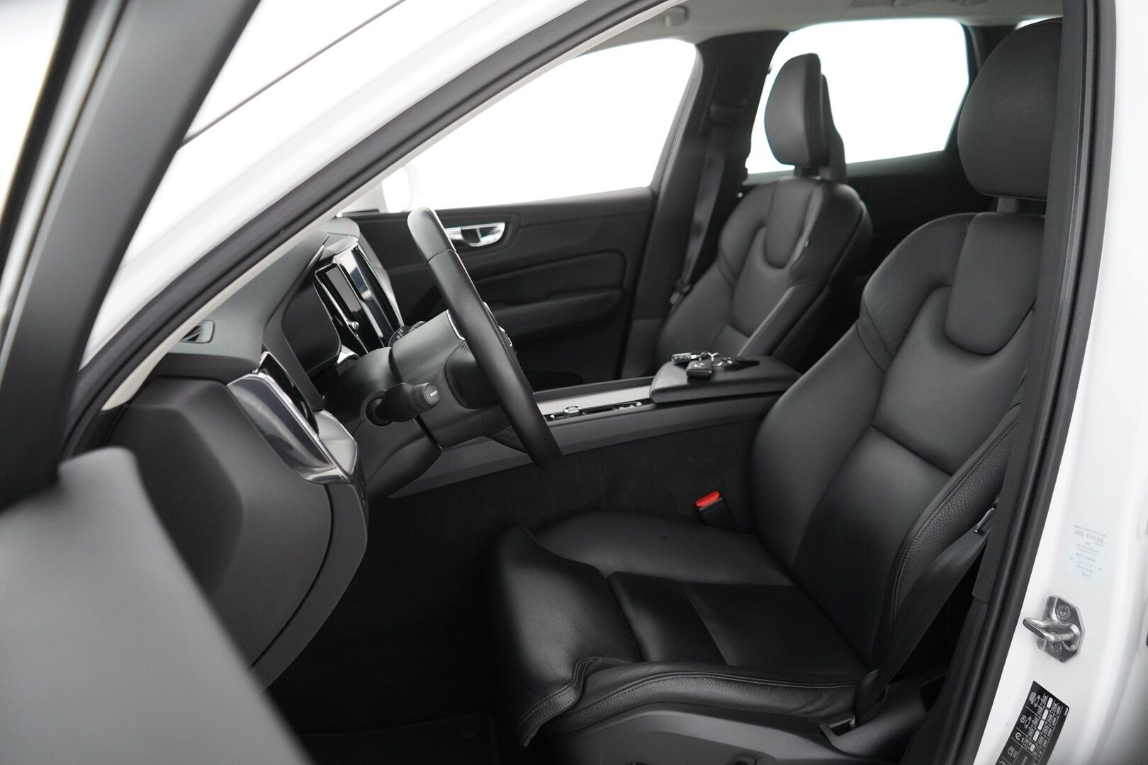 Volvo XC60 2018 D4 AWD Business Inscription aut ** Adapt.vakkari / Pilot Assist / Nahat / Kuskin muistipenkki / P-Kamera ** - 3,99 % KORKOTARJOUS TÄHÄN AUTOON - Todella siisti / Hyvin huollettu / Kahdet hyvät renkaat! **