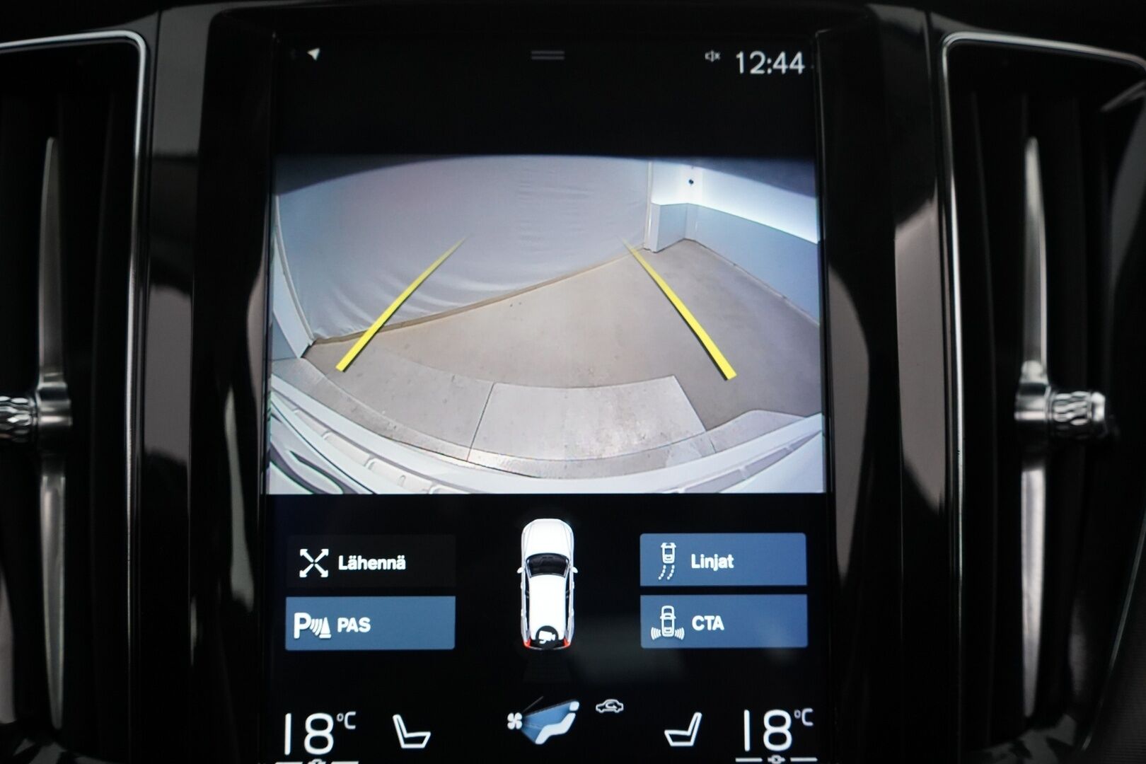 Volvo XC60 2018 D4 AWD Business Inscription aut ** Adapt.vakkari / Pilot Assist / Nahat / Kuskin muistipenkki / P-Kamera ** - 3,99 % KORKOTARJOUS TÄHÄN AUTOON - Todella siisti / Hyvin huollettu / Kahdet hyvät renkaat! **