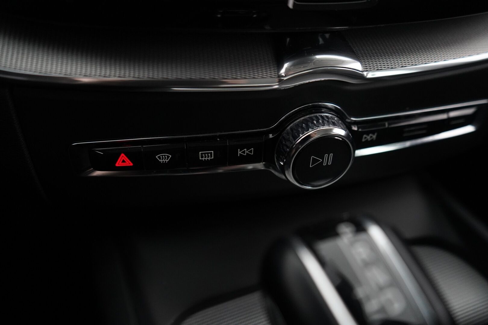 Volvo XC60 2018 D4 AWD Business Inscription aut ** Adapt.vakkari / Pilot Assist / Nahat / Kuskin muistipenkki / P-Kamera ** - 3,99 % KORKOTARJOUS TÄHÄN AUTOON - Todella siisti / Hyvin huollettu / Kahdet hyvät renkaat! **