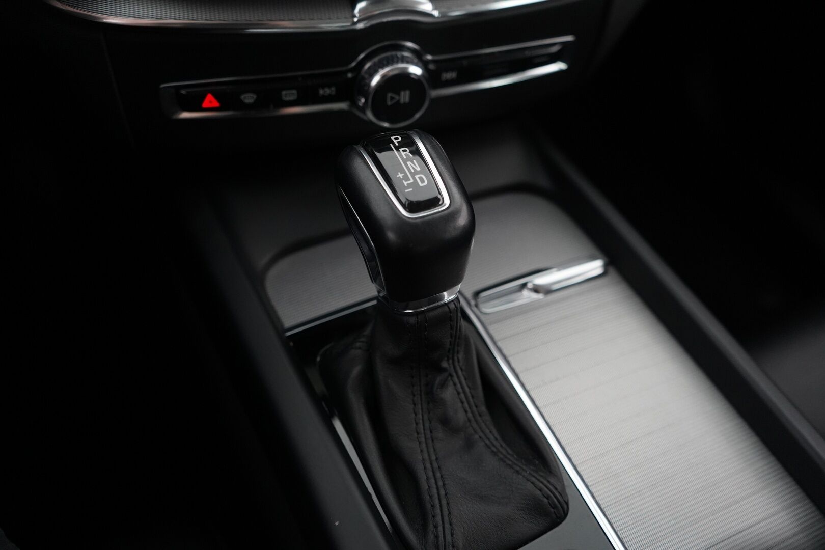 Volvo XC60 2018 D4 AWD Business Inscription aut ** Adapt.vakkari / Pilot Assist / Nahat / Kuskin muistipenkki / P-Kamera ** - 3,99 % KORKOTARJOUS TÄHÄN AUTOON - Todella siisti / Hyvin huollettu / Kahdet hyvät renkaat! **