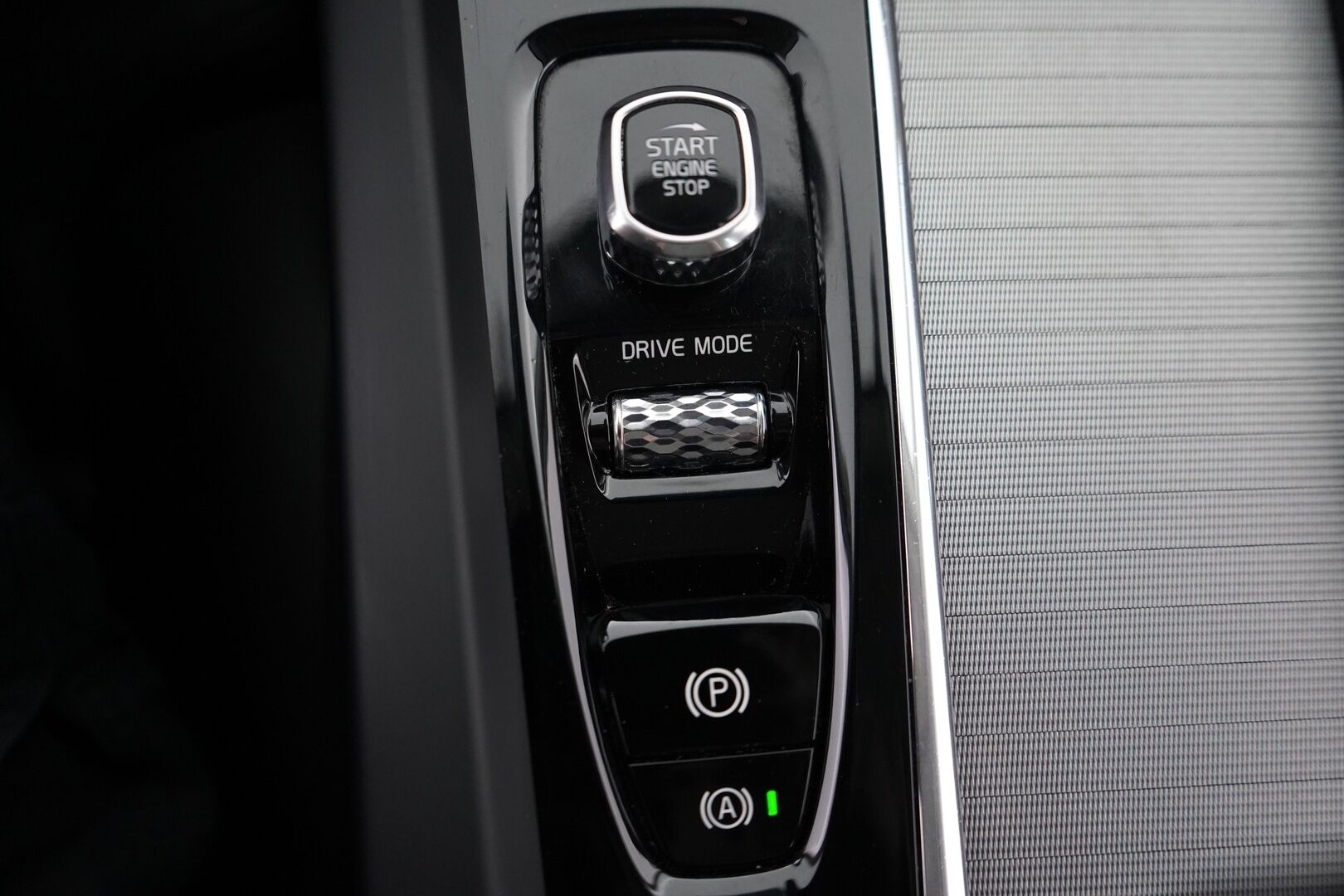 Volvo XC60 2018 D4 AWD Business Inscription aut ** Adapt.vakkari / Pilot Assist / Nahat / Kuskin muistipenkki / P-Kamera ** - 3,99 % KORKOTARJOUS TÄHÄN AUTOON - Todella siisti / Hyvin huollettu / Kahdet hyvät renkaat! **
