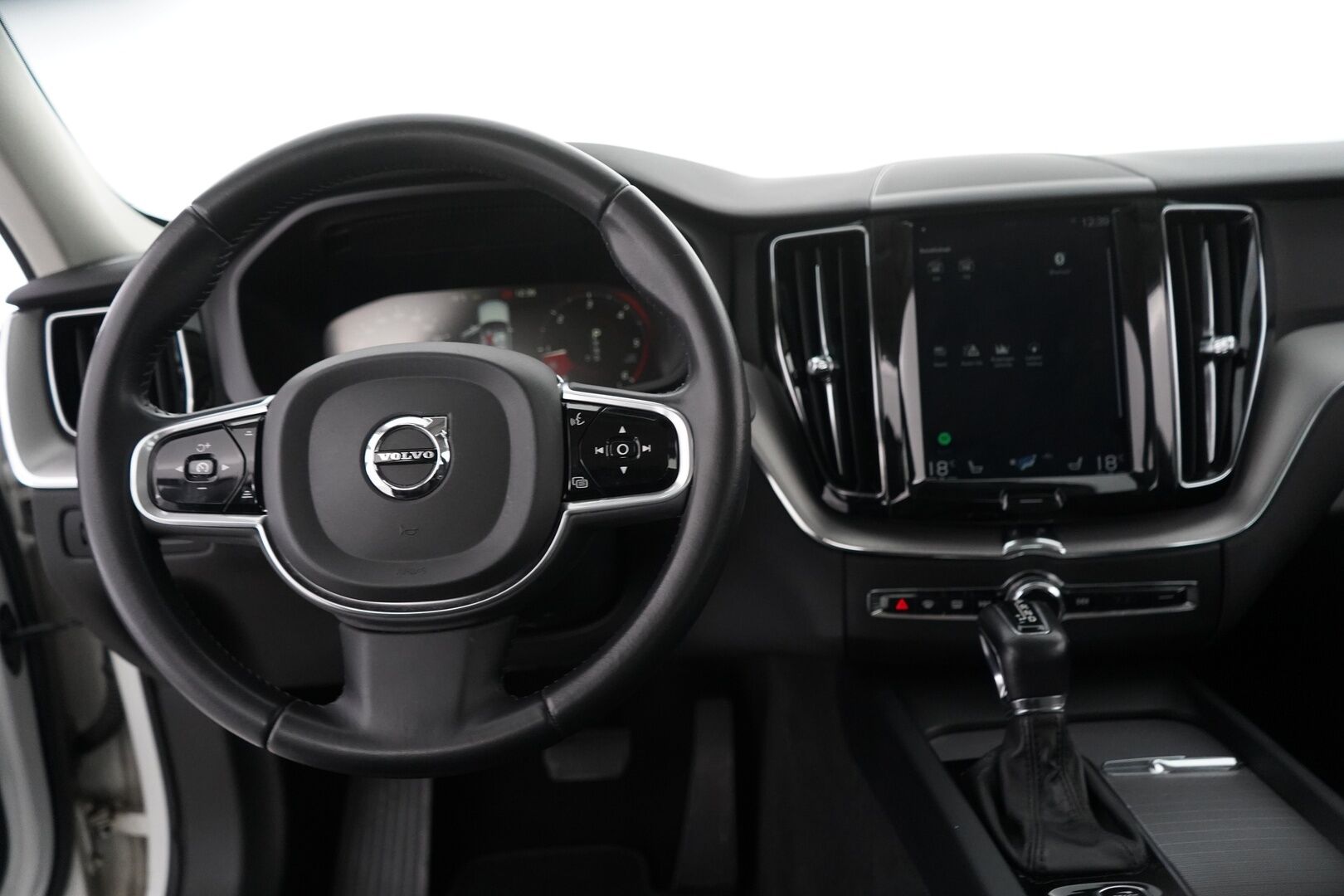 Volvo XC60 2018 D4 AWD Business Inscription aut ** Adapt.vakkari / Pilot Assist / Nahat / Kuskin muistipenkki / P-Kamera ** - 3,99 % KORKOTARJOUS TÄHÄN AUTOON - Todella siisti / Hyvin huollettu / Kahdet hyvät renkaat! **