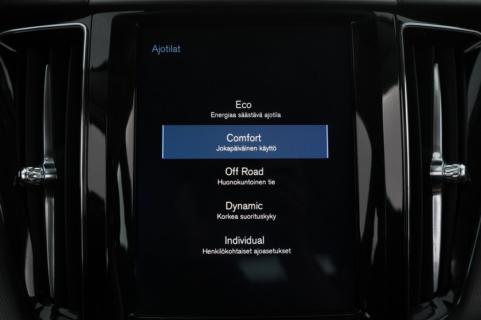 Volvo XC60 2018 D4 AWD Business Inscription aut ** Adapt.vakkari / Pilot Assist / Nahat / Kuskin muistipenkki / P-Kamera ** - 3,99 % KORKOTARJOUS TÄHÄN AUTOON - Todella siisti / Hyvin huollettu / Kahdet hyvät renkaat! **
