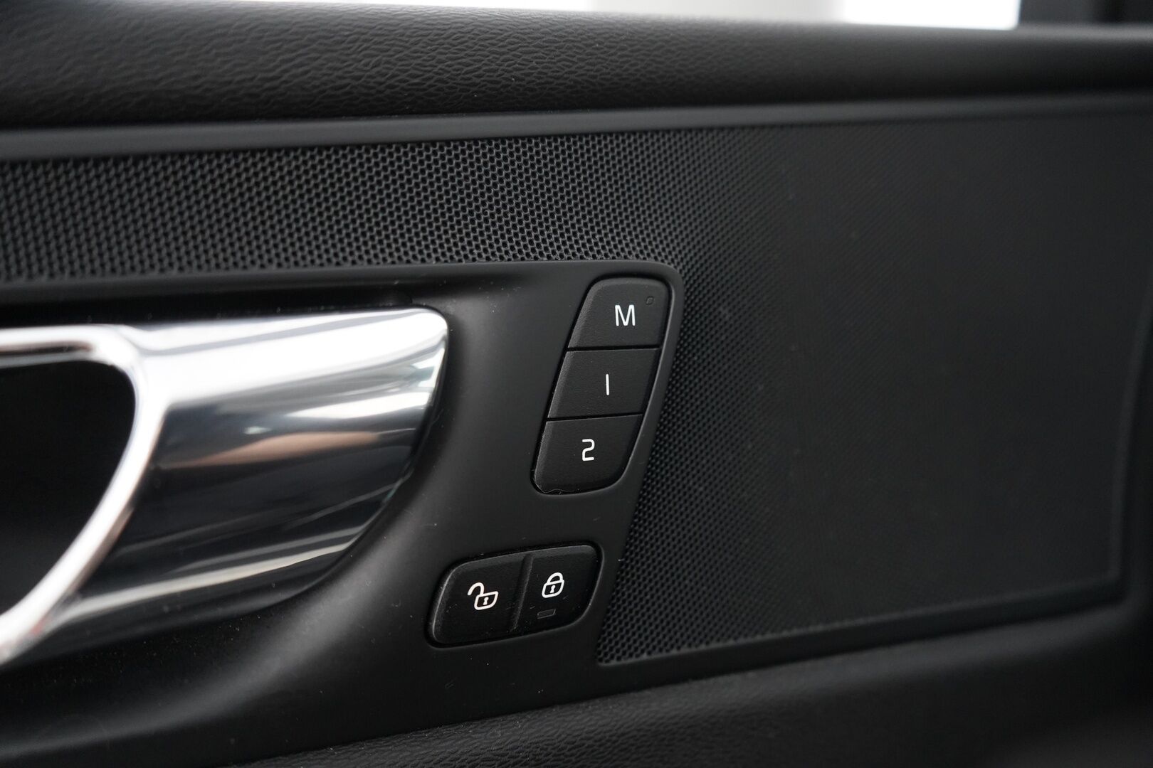 Volvo XC60 2018 D4 AWD Business Inscription aut ** Adapt.vakkari / Pilot Assist / Nahat / Kuskin muistipenkki / P-Kamera ** - 3,99 % KORKOTARJOUS TÄHÄN AUTOON - Todella siisti / Hyvin huollettu / Kahdet hyvät renkaat! **