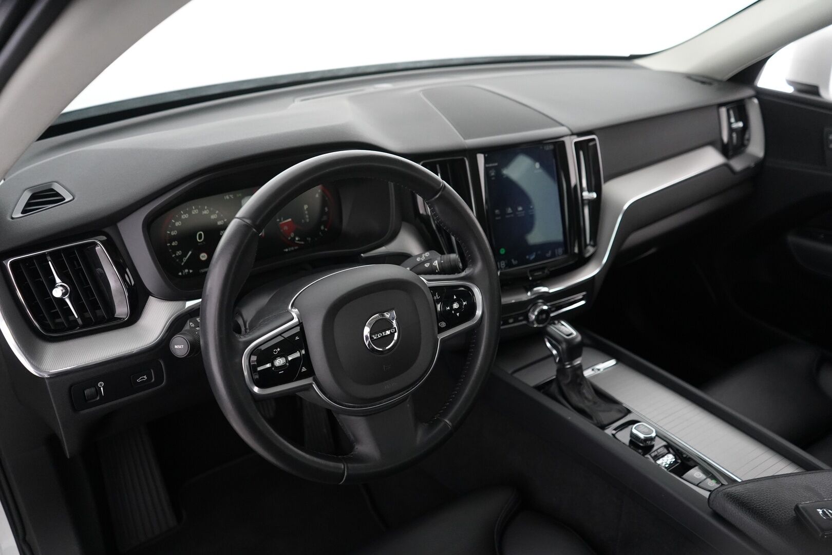 Volvo XC60 2018 D4 AWD Business Inscription aut ** Adapt.vakkari / Pilot Assist / Nahat / Kuskin muistipenkki / P-Kamera ** - 3,99 % KORKOTARJOUS TÄHÄN AUTOON - Todella siisti / Hyvin huollettu / Kahdet hyvät renkaat! **