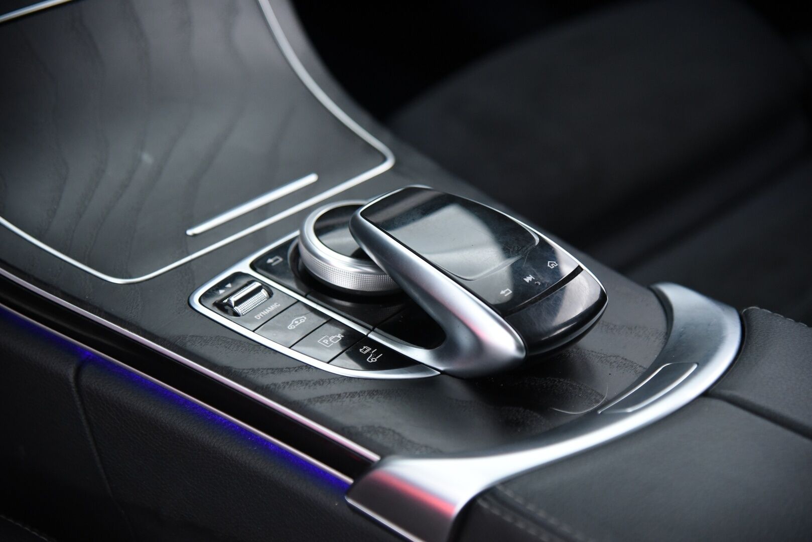 Mercedes-Benz C 2020 300 de T A Business AMG Edition EQ Power / Burmester / Distronic+ / 360 kamera / Panorama / Multibeam LED - Vetokoukku / Airmatic / Blis / KeyLess / 