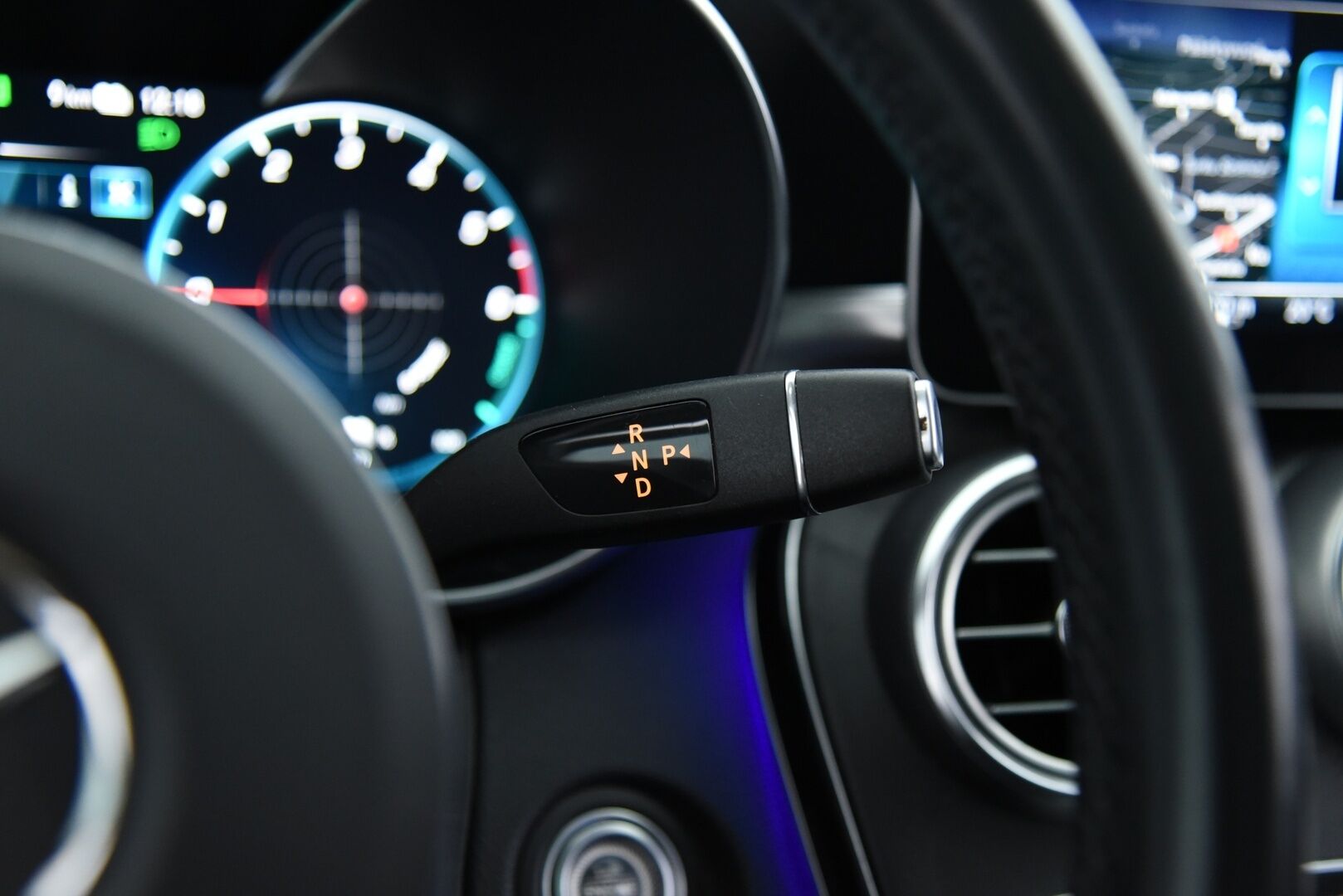 Mercedes-Benz C 2020 300 de T A Business AMG Edition EQ Power / Burmester / Distronic+ / 360 kamera / Panorama / Multibeam LED - Vetokoukku / Airmatic / Blis / KeyLess / 
