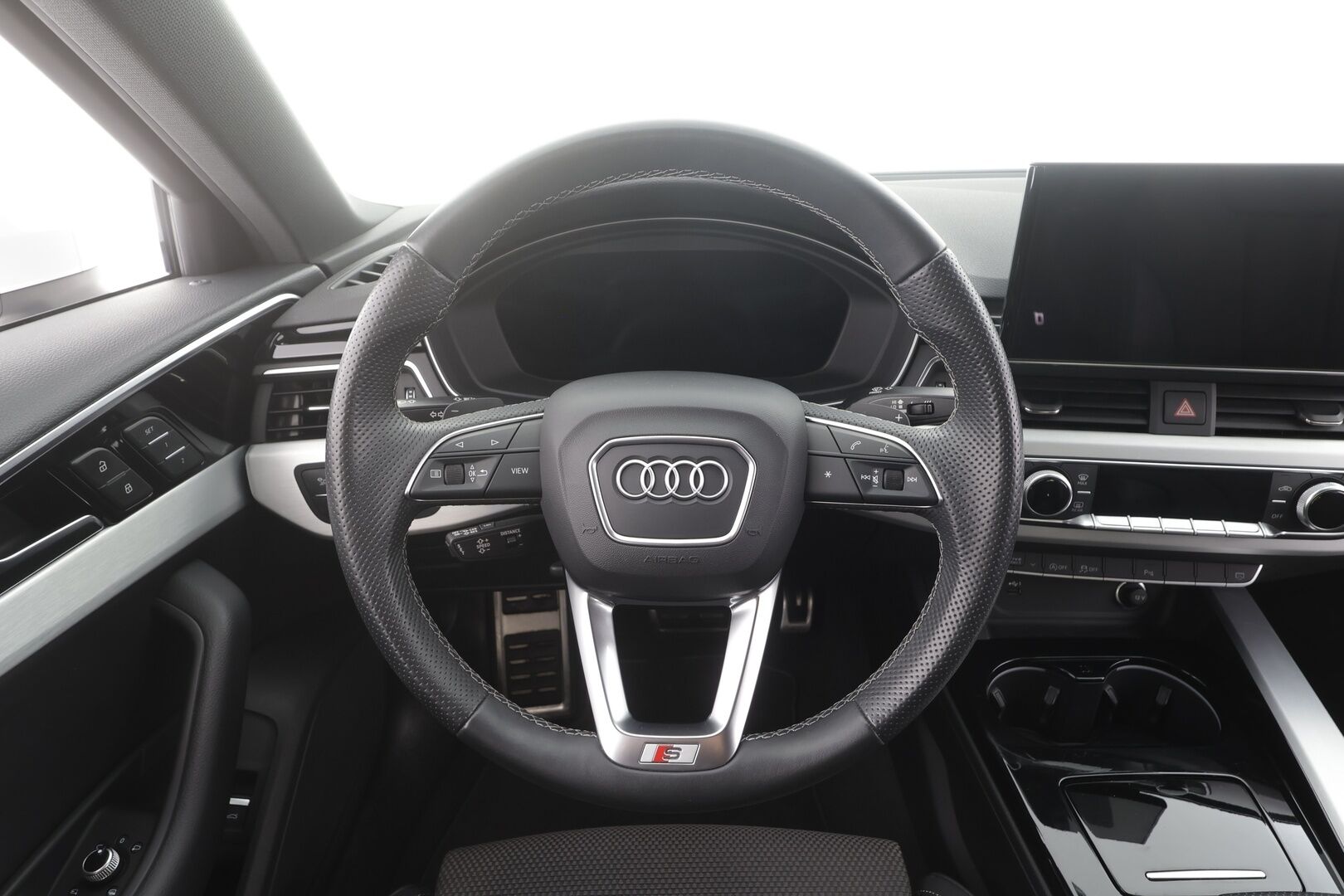 Audi A4 2021 Sedan Business S line 40 TFSI 150 kW MHEV S tronic - | ACC | Webasto | Koukku | Muistipenkki | Matrix | Puolinahat | Sporttipenkit | P.kamera | Digimittaristo | 1-om suomiauto | ALV | 
