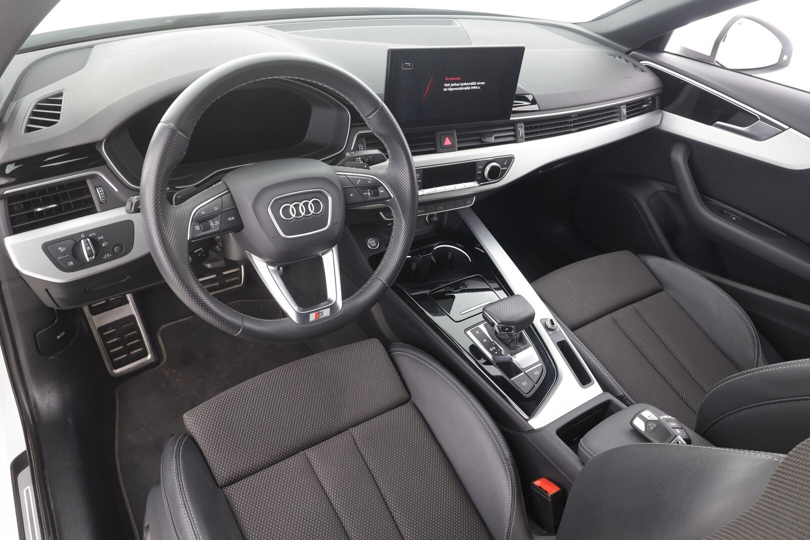 Audi A4 2021 Sedan Business S line 40 TFSI 150 kW MHEV S tronic - | ACC | Webasto | Koukku | Muistipenkki | Matrix | Puolinahat | Sporttipenkit | P.kamera | Digimittaristo | 1-om suomiauto | ALV | 