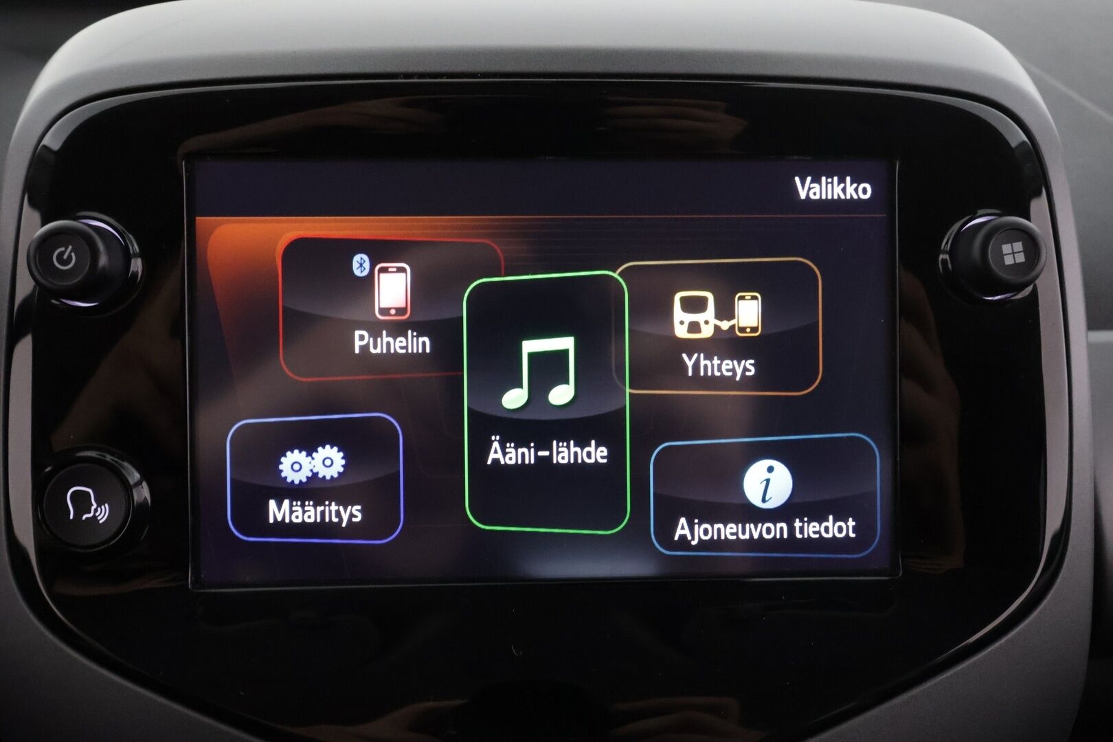 Toyota AYGO 2021 1,0 VVT-i x-play x-shift 5ov - | Merkkihuollettu | Facelift | P.kamera | Apple & Android | Lohko+sisälämmitin | Bluetooth | Aut. ilmastointi | Kaistavahti | 2x renkaat aluin | - KORKO VAIN 3,99 %