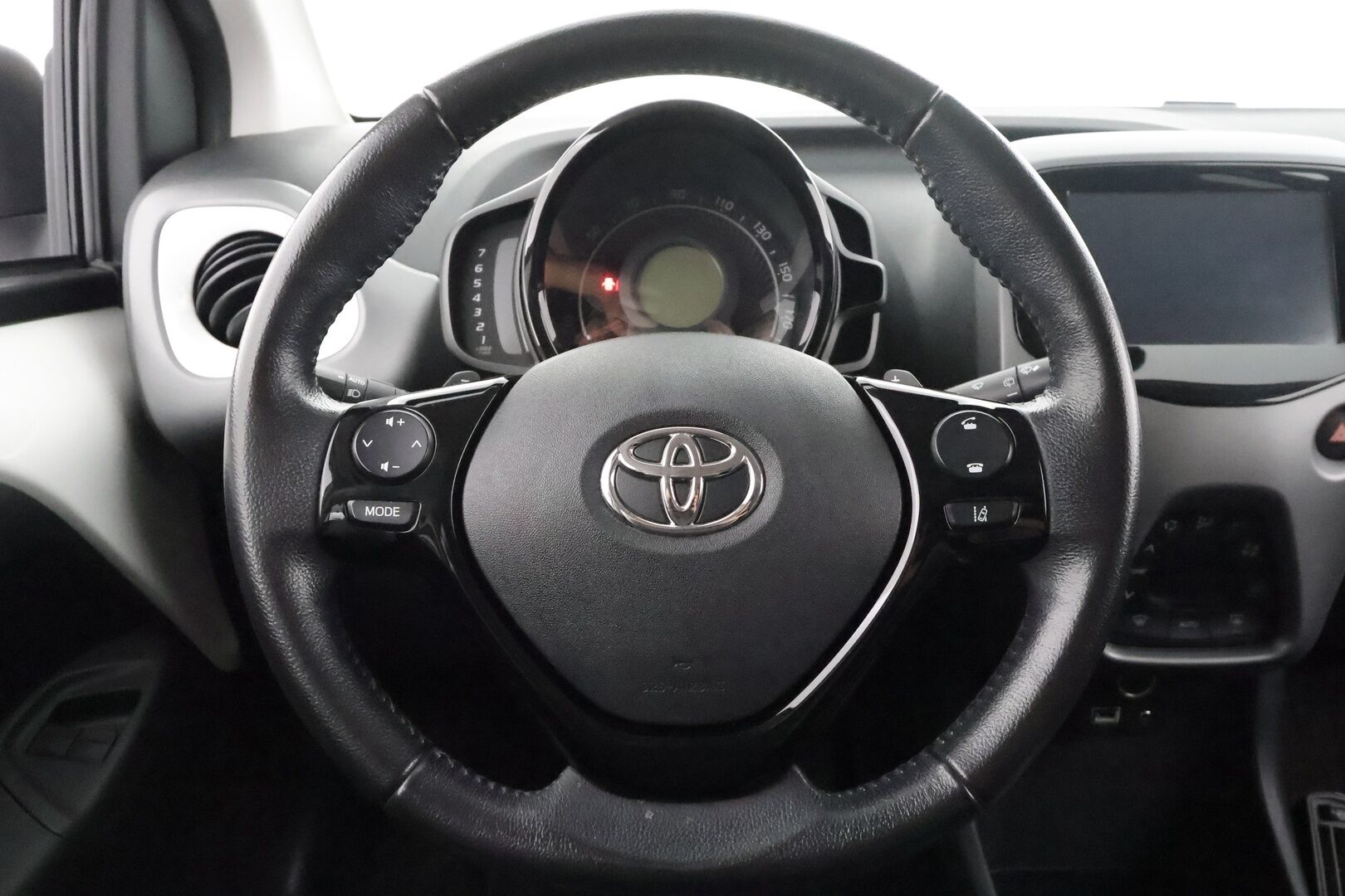 Toyota AYGO 2021 1,0 VVT-i x-play x-shift 5ov - | Merkkihuollettu | Facelift | P.kamera | Apple & Android | Lohko+sisälämmitin | Bluetooth | Aut. ilmastointi | Kaistavahti | 2x renkaat aluin | - KORKO VAIN 3,99 %