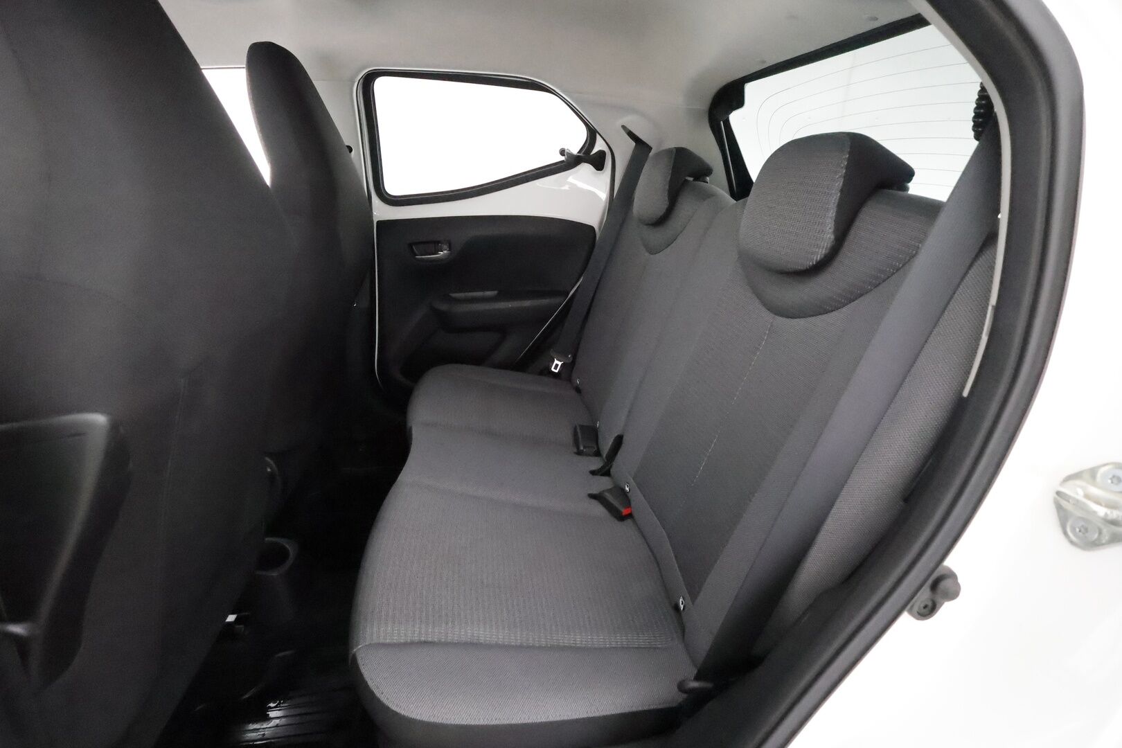 Toyota AYGO 2021 1,0 VVT-i x-play x-shift 5ov - | Merkkihuollettu | Facelift | P.kamera | Apple & Android | Lohko+sisälämmitin | Bluetooth | Aut. ilmastointi | Kaistavahti | 2x renkaat aluin | - KORKO VAIN 3,99 %