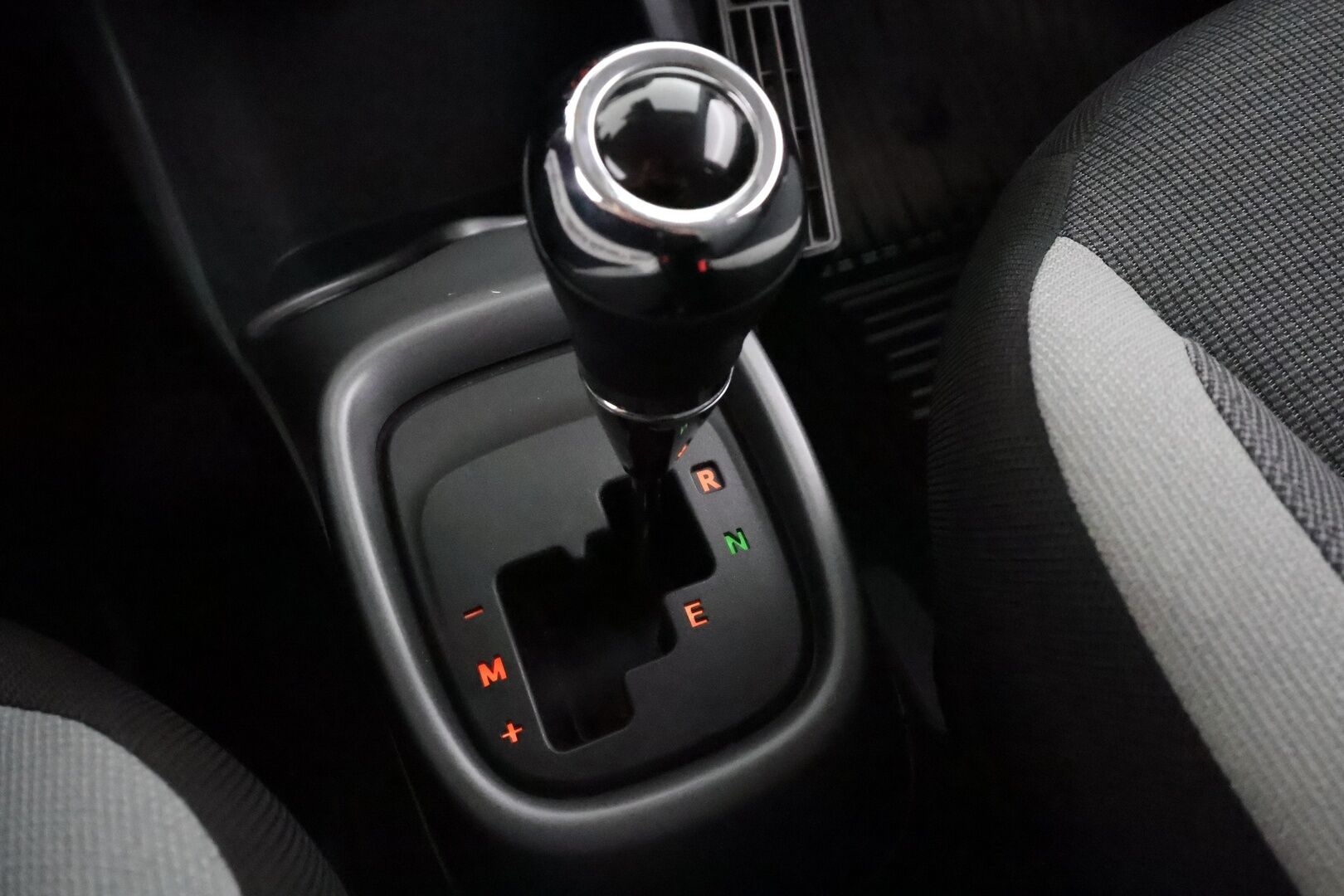 Toyota AYGO 2021 1,0 VVT-i x-play x-shift 5ov - | Merkkihuollettu | Facelift | P.kamera | Apple & Android | Lohko+sisälämmitin | Bluetooth | Aut. ilmastointi | Kaistavahti | 2x renkaat aluin | - KORKO VAIN 3,99 %