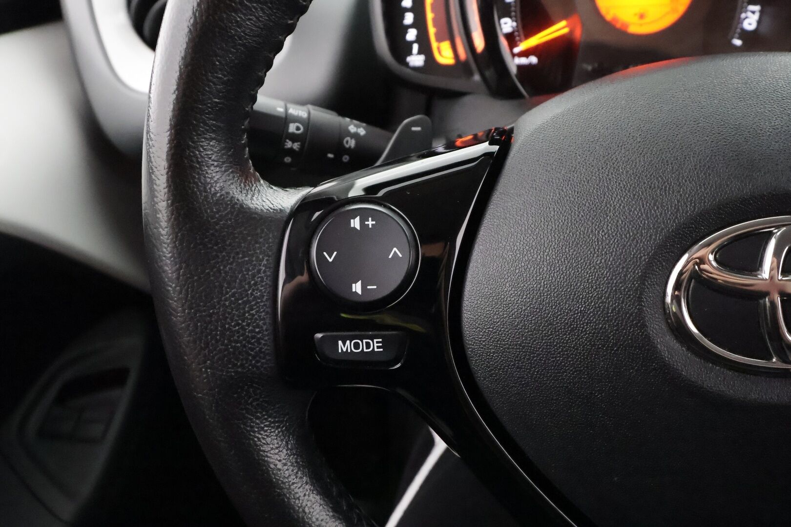 Toyota AYGO 2021 1,0 VVT-i x-play x-shift 5ov - | Merkkihuollettu | Facelift | P.kamera | Apple & Android | Lohko+sisälämmitin | Bluetooth | Aut. ilmastointi | Kaistavahti | 2x renkaat aluin | - KORKO VAIN 3,99 %