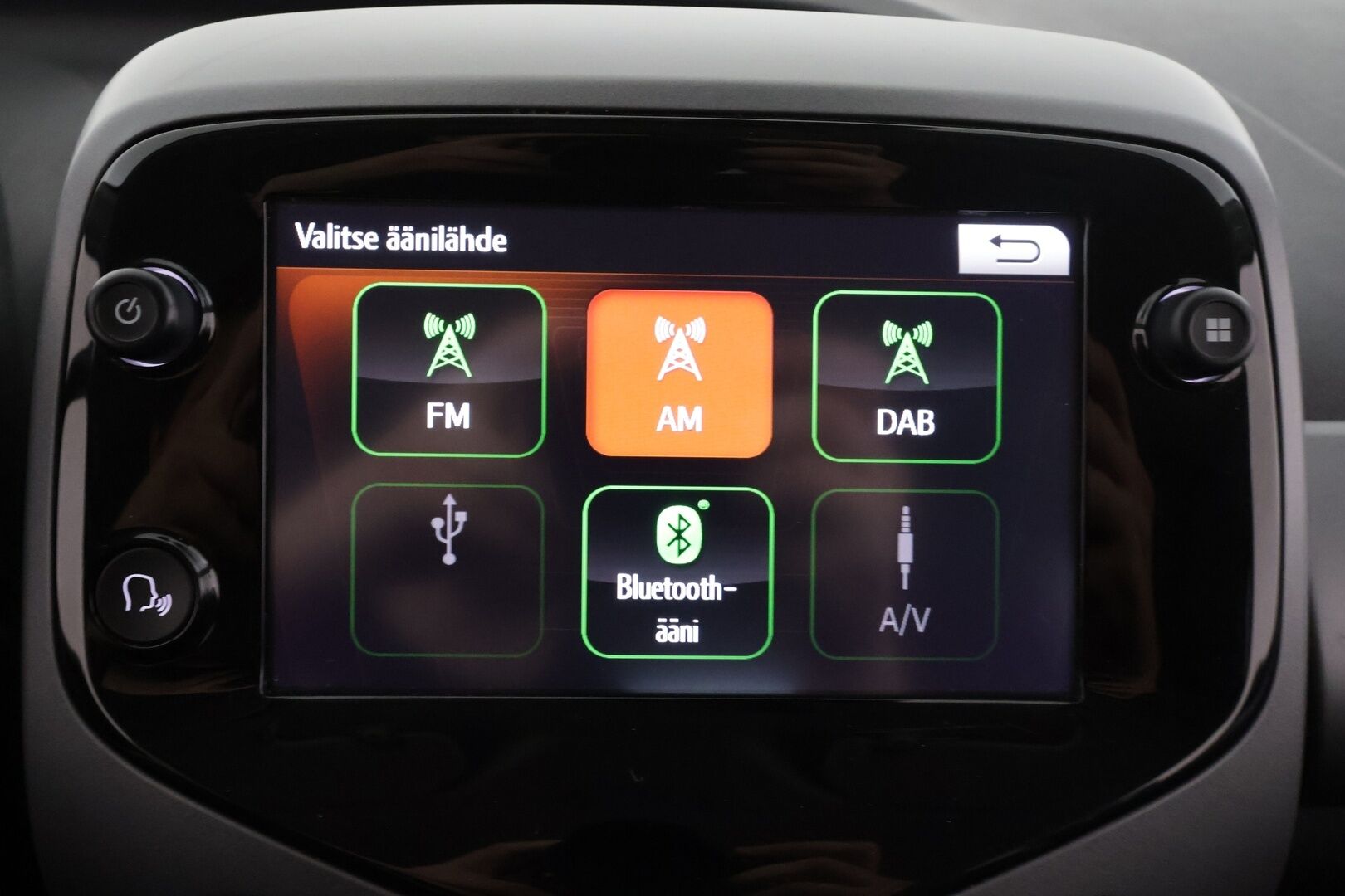 Toyota AYGO 2021 1,0 VVT-i x-play x-shift 5ov - | Merkkihuollettu | Facelift | P.kamera | Apple & Android | Lohko+sisälämmitin | Bluetooth | Aut. ilmastointi | Kaistavahti | 2x renkaat aluin | - KORKO VAIN 3,99 %