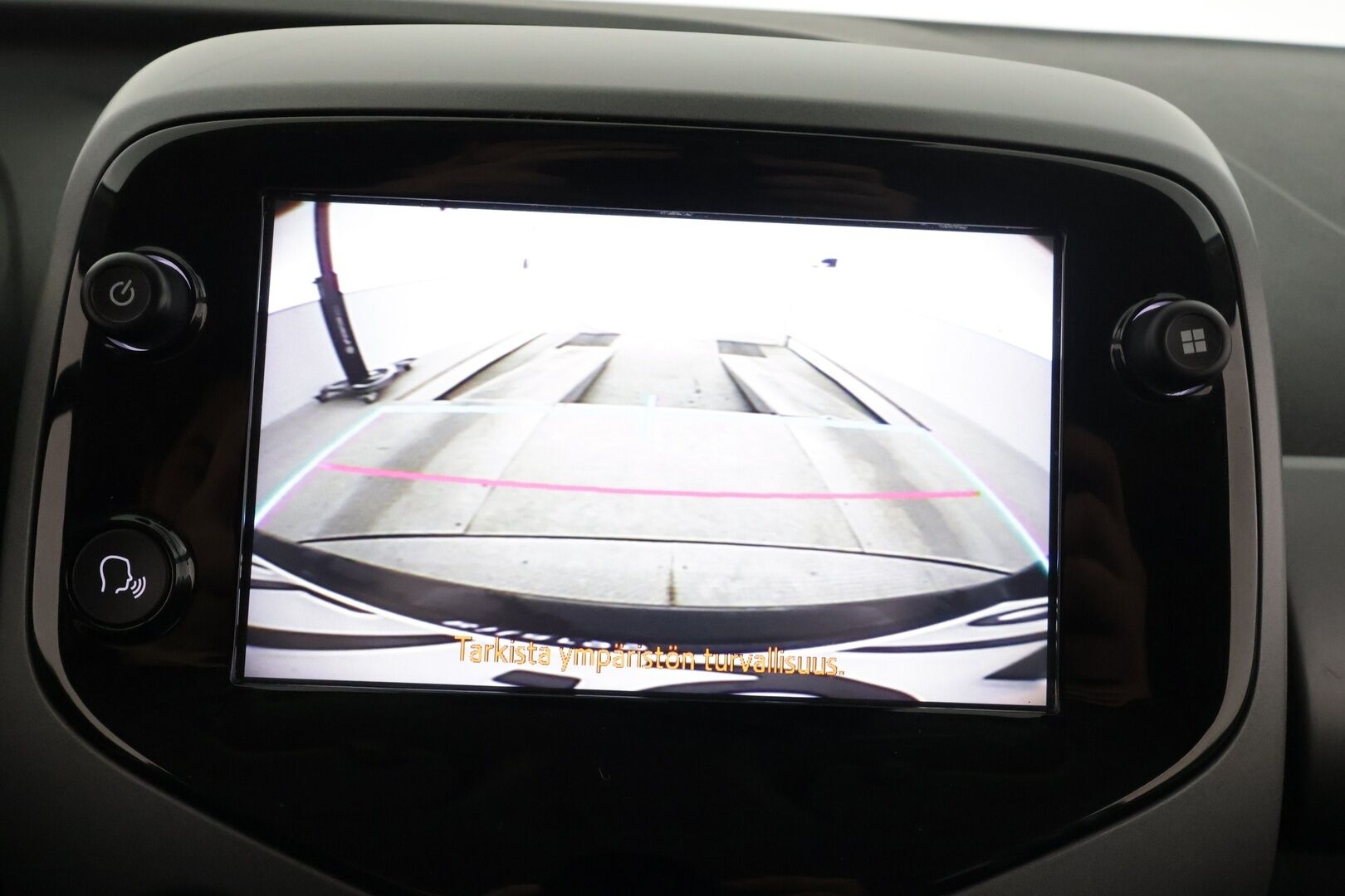 Toyota AYGO 2021 1,0 VVT-i x-play x-shift 5ov - | Merkkihuollettu | Facelift | P.kamera | Apple & Android | Lohko+sisälämmitin | Bluetooth | Aut. ilmastointi | Kaistavahti | 2x renkaat aluin | - KORKO VAIN 3,99 %