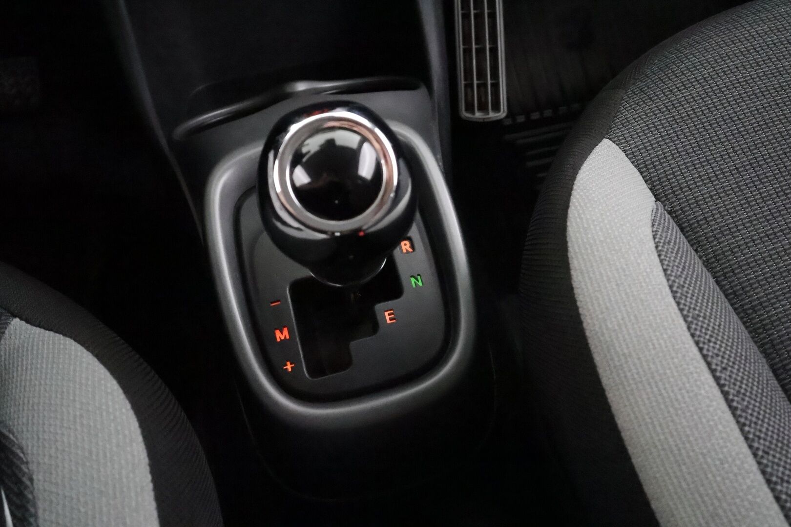 Toyota AYGO 2021 1,0 VVT-i x-play x-shift 5ov - | Merkkihuollettu | Facelift | P.kamera | Apple & Android | Lohko+sisälämmitin | Bluetooth | Aut. ilmastointi | Kaistavahti | 2x renkaat aluin | - KORKO VAIN 3,99 %