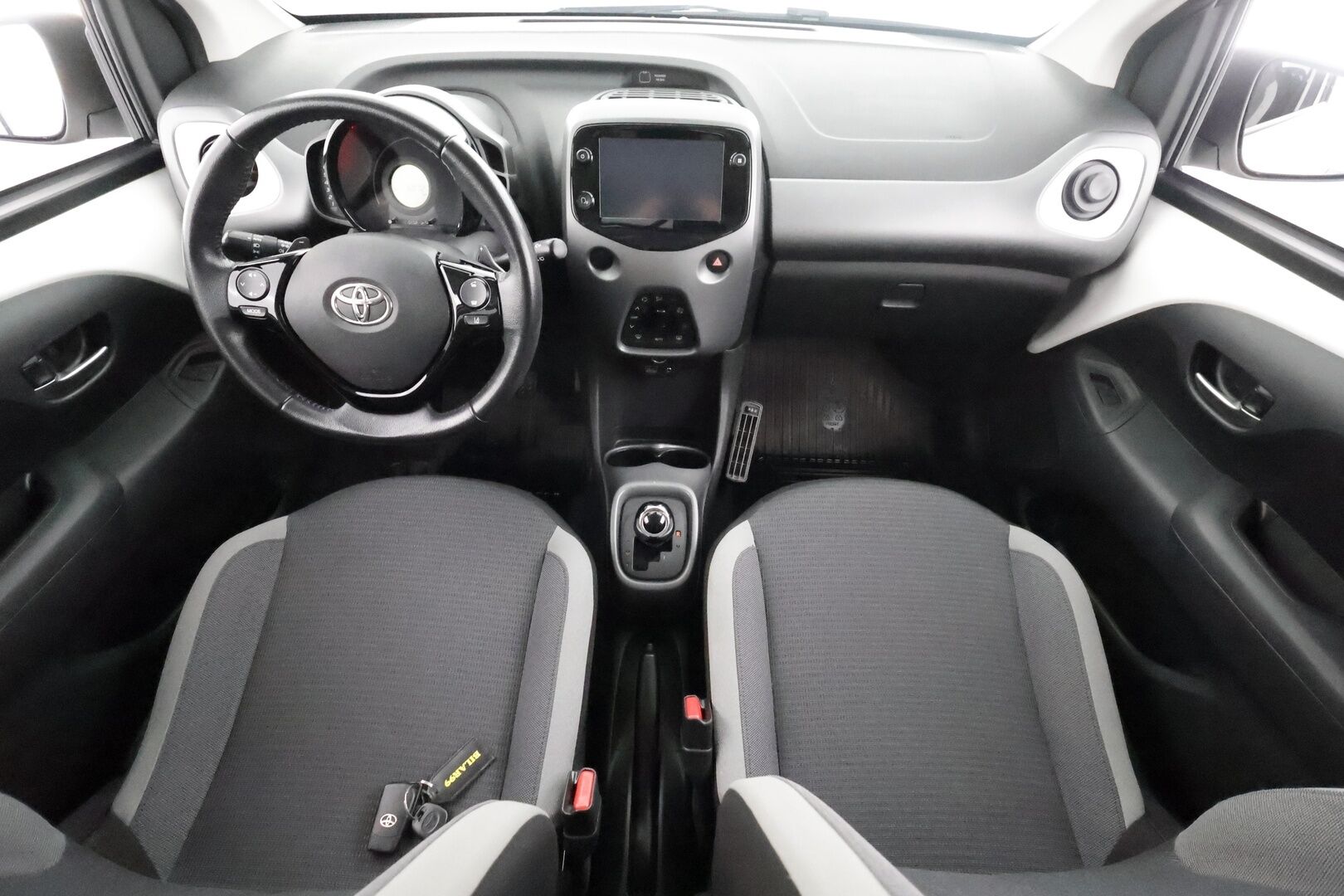 Toyota AYGO 2021 1,0 VVT-i x-play x-shift 5ov - | Merkkihuollettu | Facelift | P.kamera | Apple & Android | Lohko+sisälämmitin | Bluetooth | Aut. ilmastointi | Kaistavahti | 2x renkaat aluin | - KORKO VAIN 3,99 %