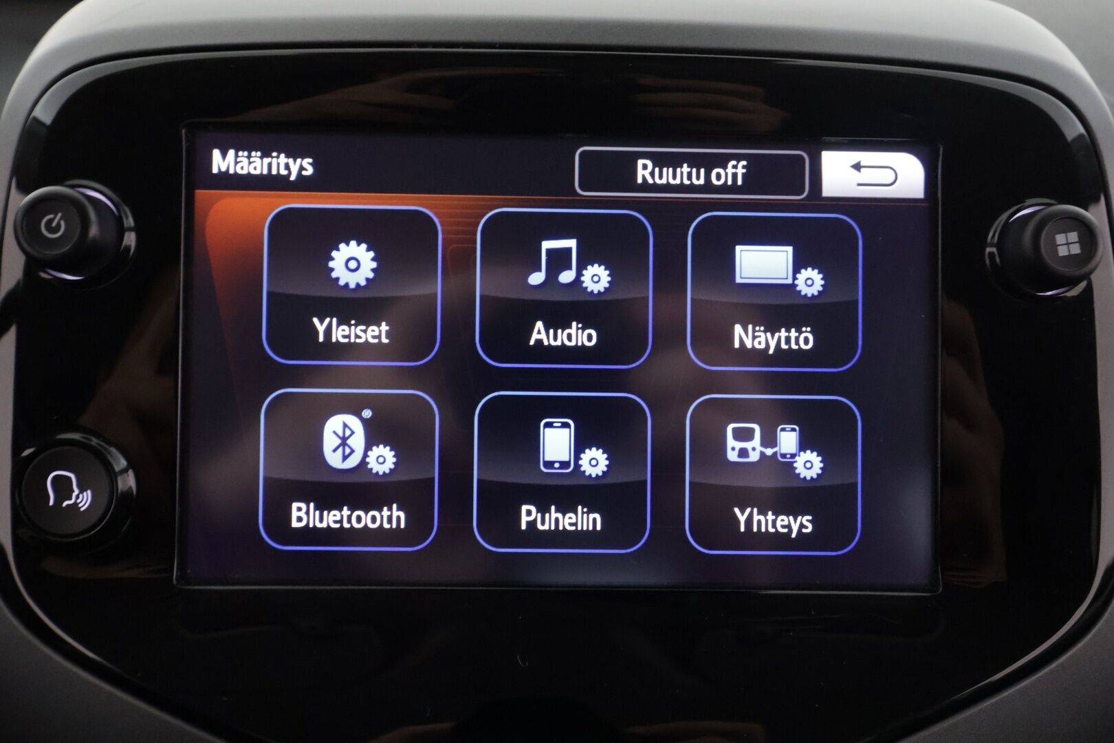 Toyota AYGO 2021 1,0 VVT-i x-play x-shift 5ov - | Merkkihuollettu | Facelift | P.kamera | Apple & Android | Lohko+sisälämmitin | Bluetooth | Aut. ilmastointi | Kaistavahti | 2x renkaat aluin | - KORKO VAIN 3,99 %