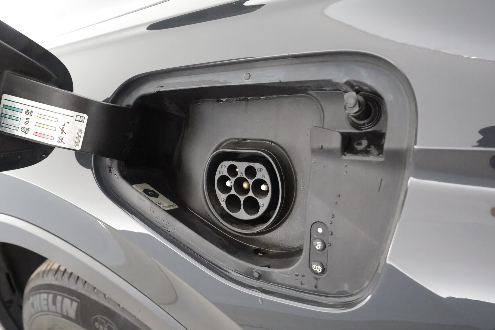 Volkswagen Tiguan 2021 eHybrid 180 kW DSG * ACC / Digimittaristo / LED / P.kamera / Keyless / Sähköluukku / Ratinlämmitin * - Suomi-auto / Kahdet renkaat aluvanteilla / Merkkihuollettu