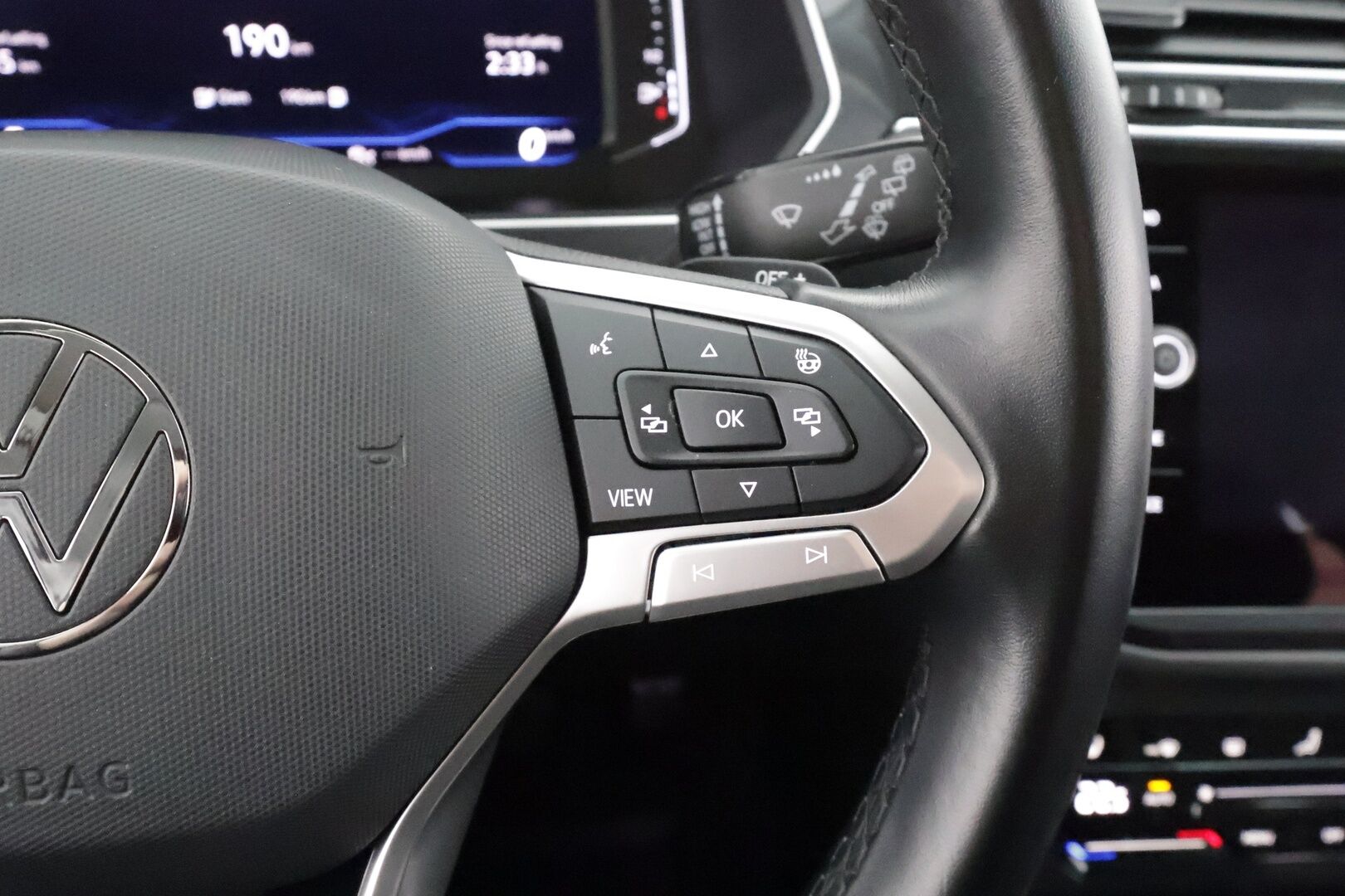 Volkswagen Tiguan 2021 eHybrid 180 kW DSG * ACC / Digimittaristo / LED / P.kamera / Keyless / Sähköluukku / Ratinlämmitin * - Suomi-auto / Kahdet renkaat aluvanteilla / Merkkihuollettu