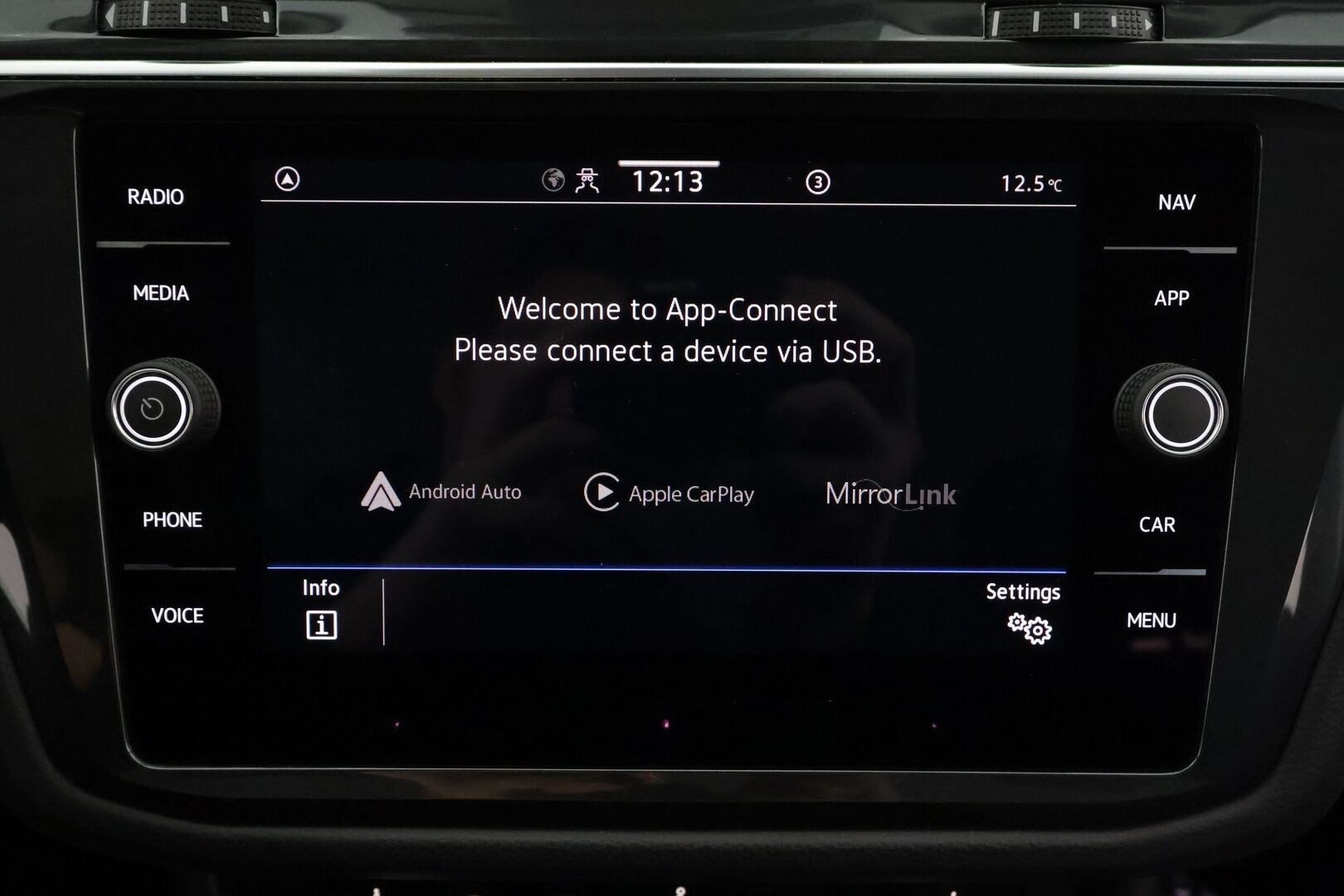 Volkswagen Tiguan 2021 eHybrid 180 kW DSG * ACC / Digimittaristo / LED / P.kamera / Keyless / Sähköluukku / Ratinlämmitin * - Suomi-auto / Kahdet renkaat aluvanteilla / Merkkihuollettu