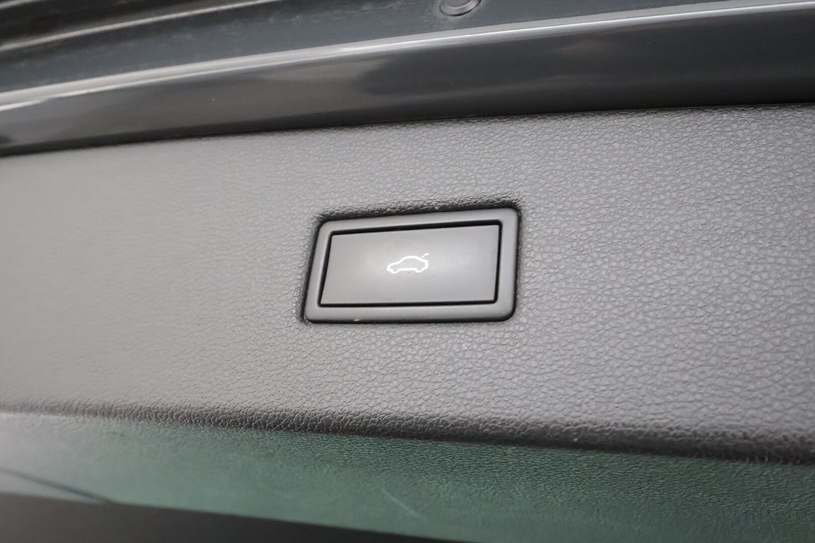 Volkswagen Tiguan 2021 eHybrid 180 kW DSG * ACC / Digimittaristo / LED / P.kamera / Keyless / Sähköluukku / Ratinlämmitin * - Suomi-auto / Kahdet renkaat aluvanteilla / Merkkihuollettu