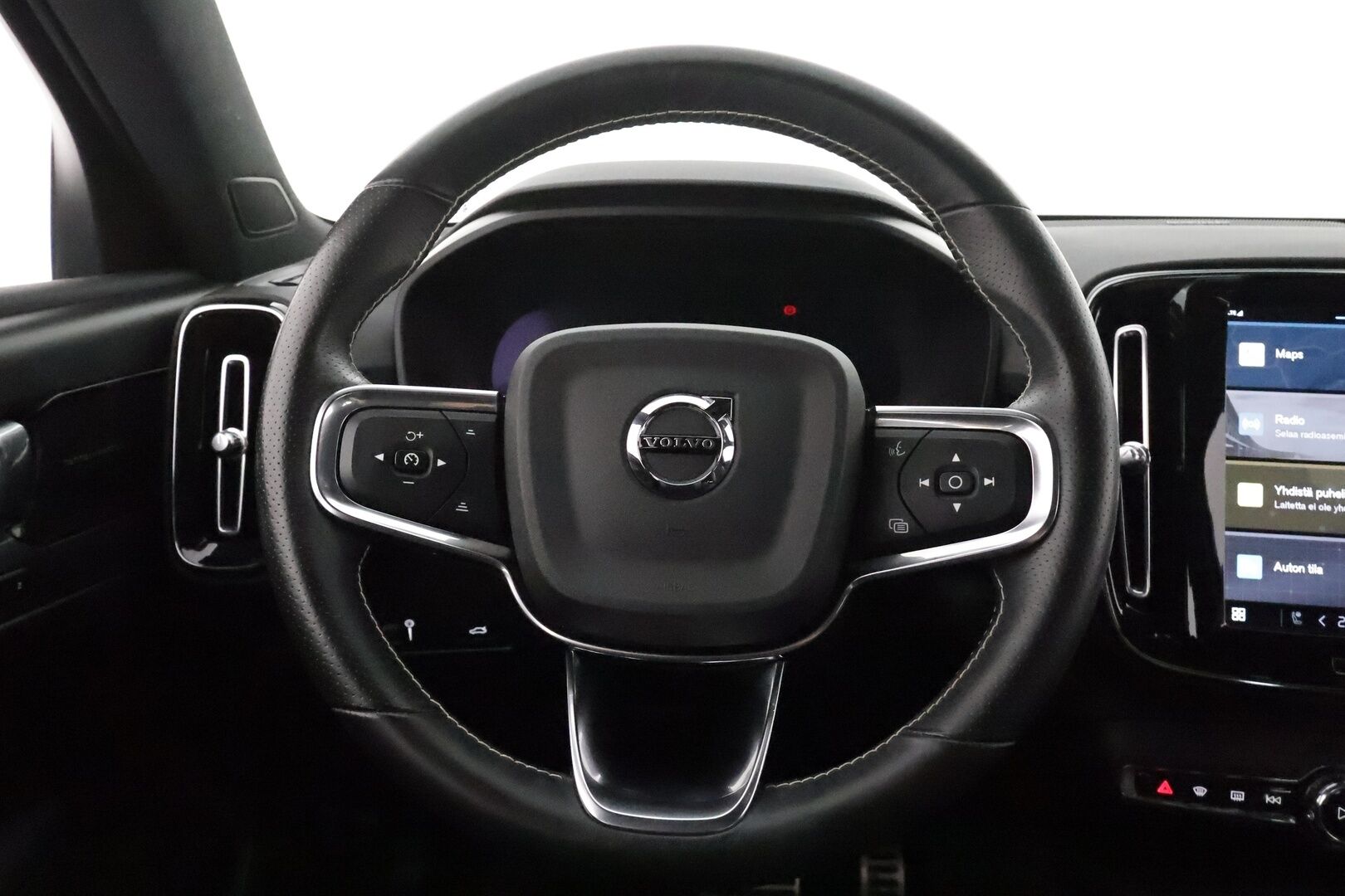 Volvo XC40 2021 P8 AWD Business R-Design **H&K / Muistipenkki / P-kamera / Lämpöpumppu / BLIS / Adapt.Vakkari / LED** - 3,99 % KORKOTARJOUS TÄHÄN AUTOON - Akku kuntotarkastettu / 1om.Suomi-auto / Merkkihuollettu