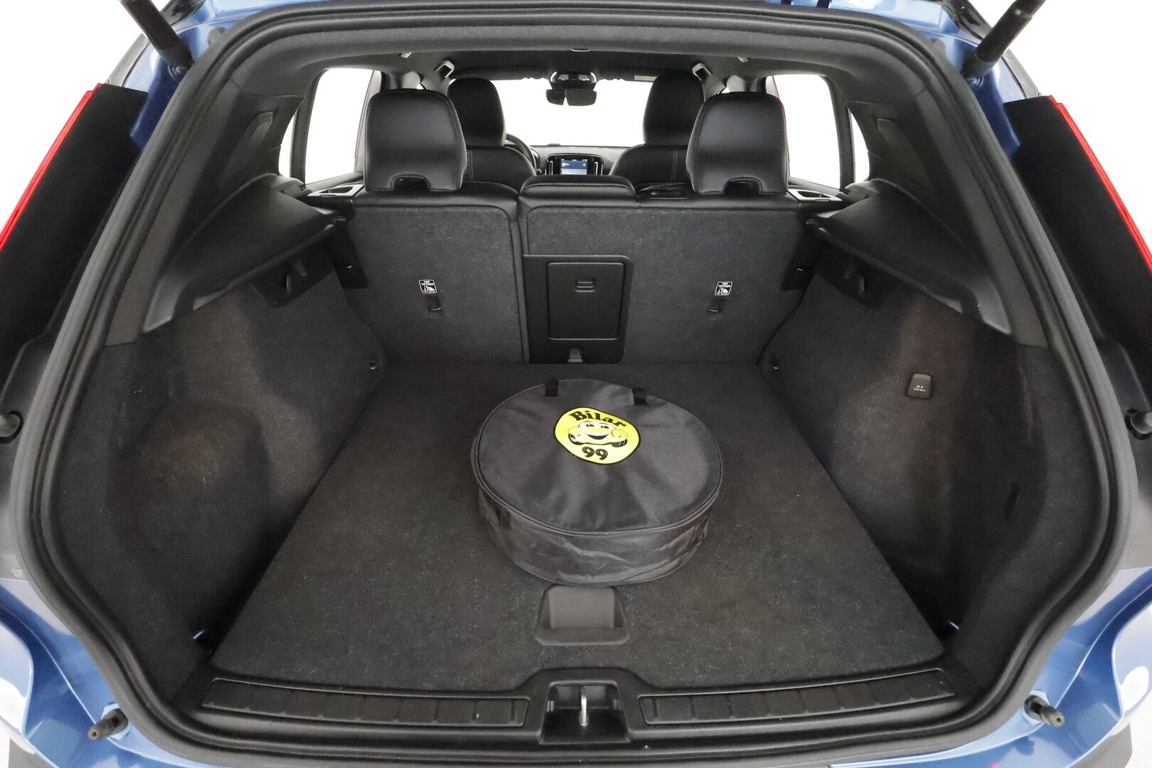Volvo XC40 2021 P8 AWD Business R-Design **H&K / Muistipenkki / P-kamera / Lämpöpumppu / BLIS / Adapt.Vakkari / LED** - 3,99 % KORKOTARJOUS TÄHÄN AUTOON - Akku kuntotarkastettu / 1om.Suomi-auto / Merkkihuollettu