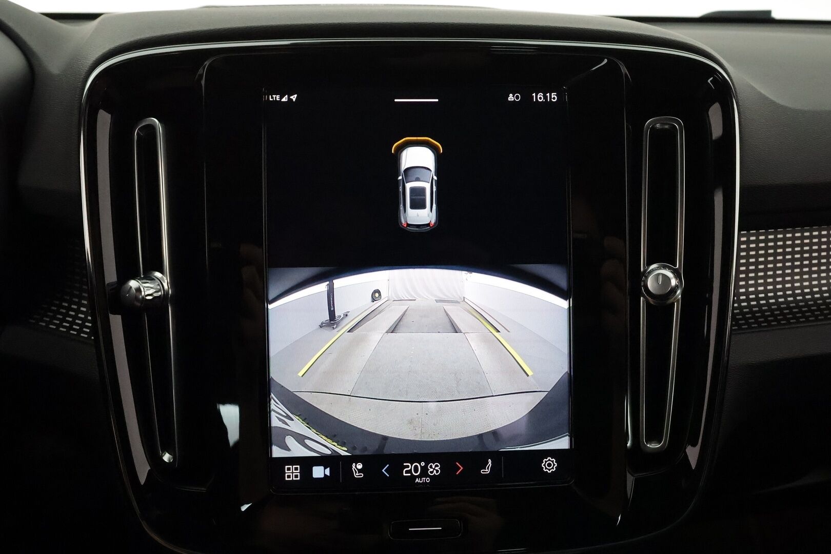 Volvo XC40 2021 P8 AWD Business R-Design **H&K / Muistipenkki / P-kamera / Lämpöpumppu / BLIS / Adapt.Vakkari / LED** - 3,99 % KORKOTARJOUS TÄHÄN AUTOON - Akku kuntotarkastettu / 1om.Suomi-auto / Merkkihuollettu