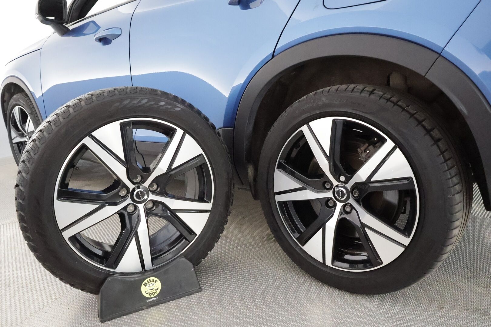 Volvo XC40 2021 P8 AWD Business R-Design **H&K / Muistipenkki / P-kamera / Lämpöpumppu / BLIS / Adapt.Vakkari / LED** - 3,99 % KORKOTARJOUS TÄHÄN AUTOON - Akku kuntotarkastettu / 1om.Suomi-auto / Merkkihuollettu