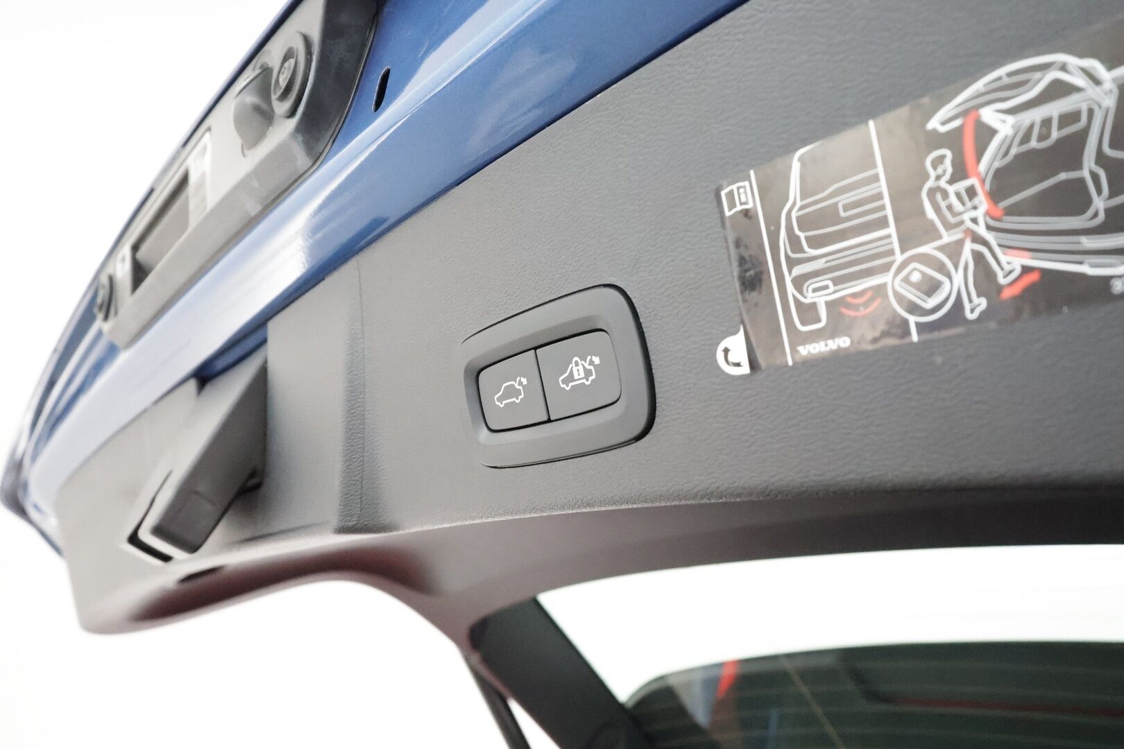 Volvo XC40 2021 P8 AWD Business R-Design **H&K / Muistipenkki / P-kamera / Lämpöpumppu / BLIS / Adapt.Vakkari / LED** - 3,99 % KORKOTARJOUS TÄHÄN AUTOON - Akku kuntotarkastettu / 1om.Suomi-auto / Merkkihuollettu